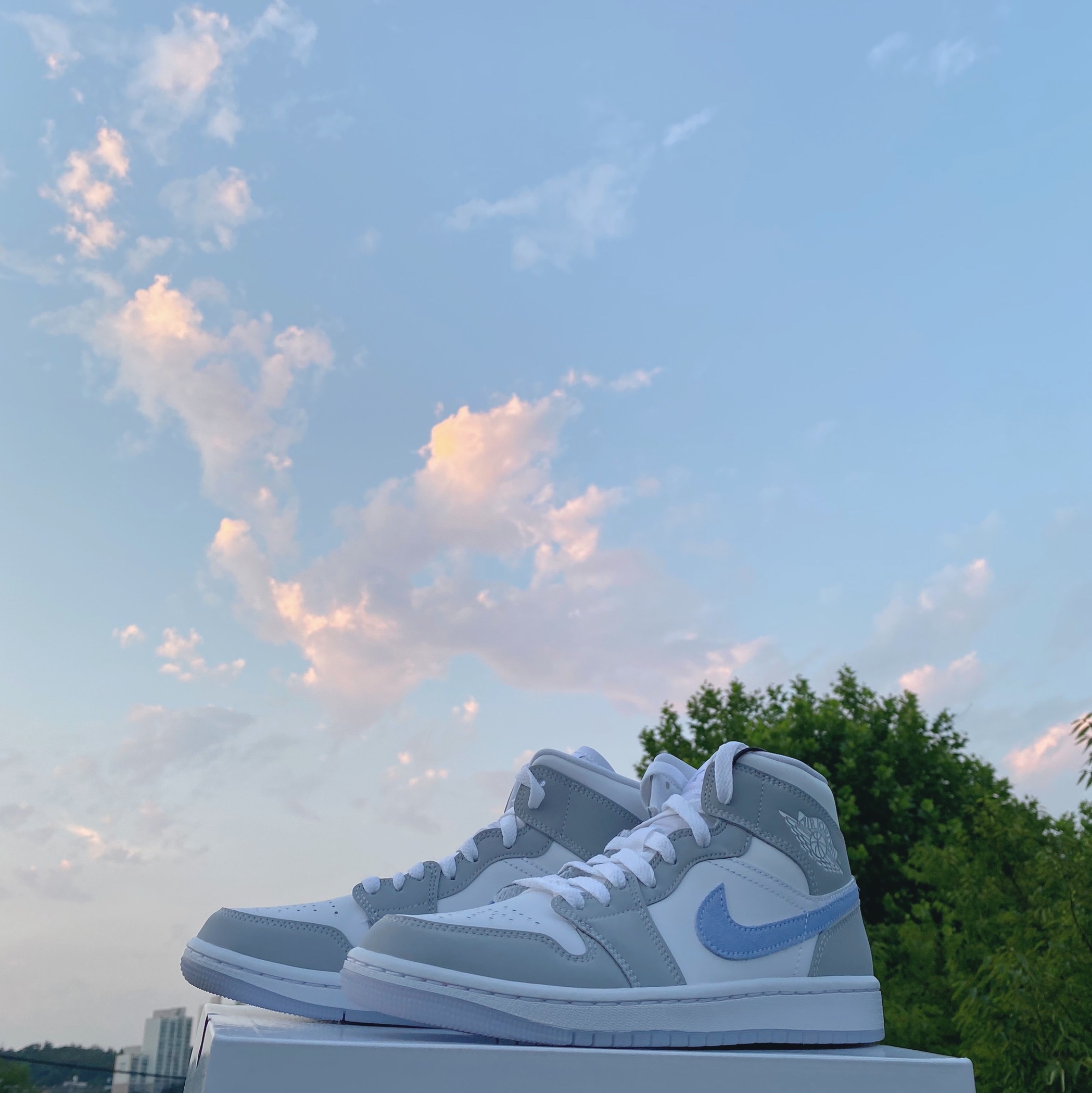 (W) Jordan 1 Mid Wolf Grey 착용 스타일 - 2