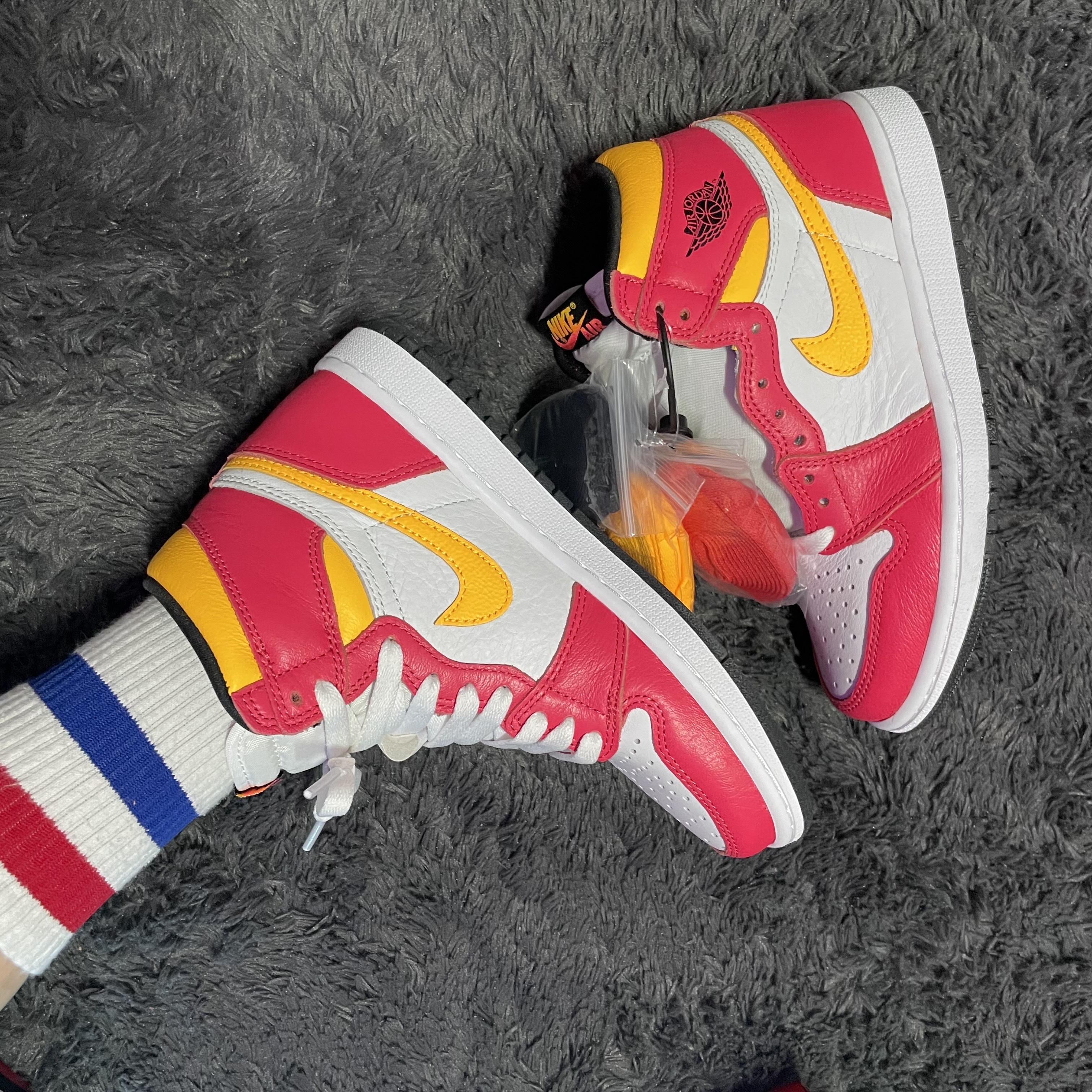 Jordan 1 Retro High OG Light Fusion Red, (W) Nike Dunk Low Black 착용 스타일 - 4