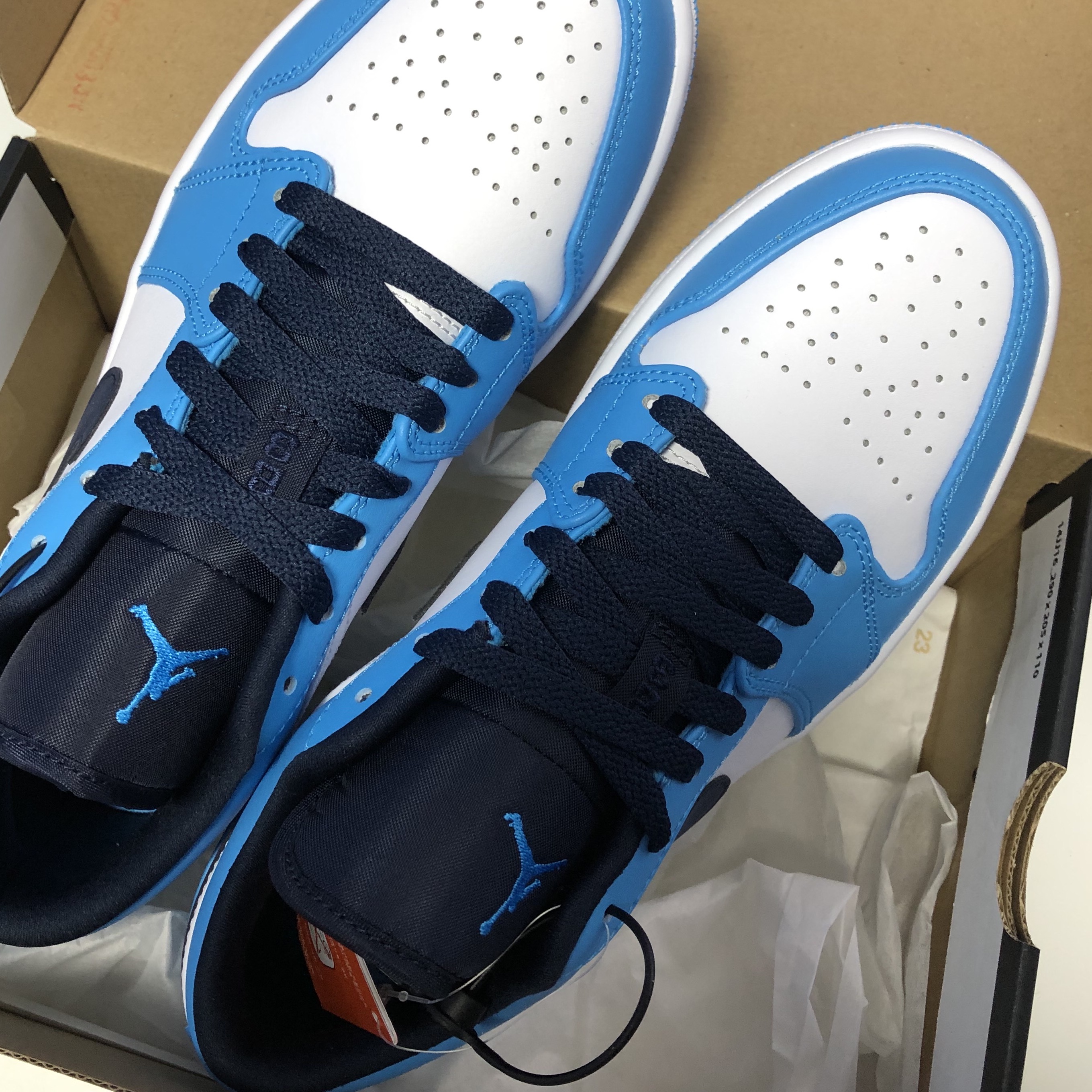 Jordan 1 Low Dark Powder Blue 착용 스타일 - 1