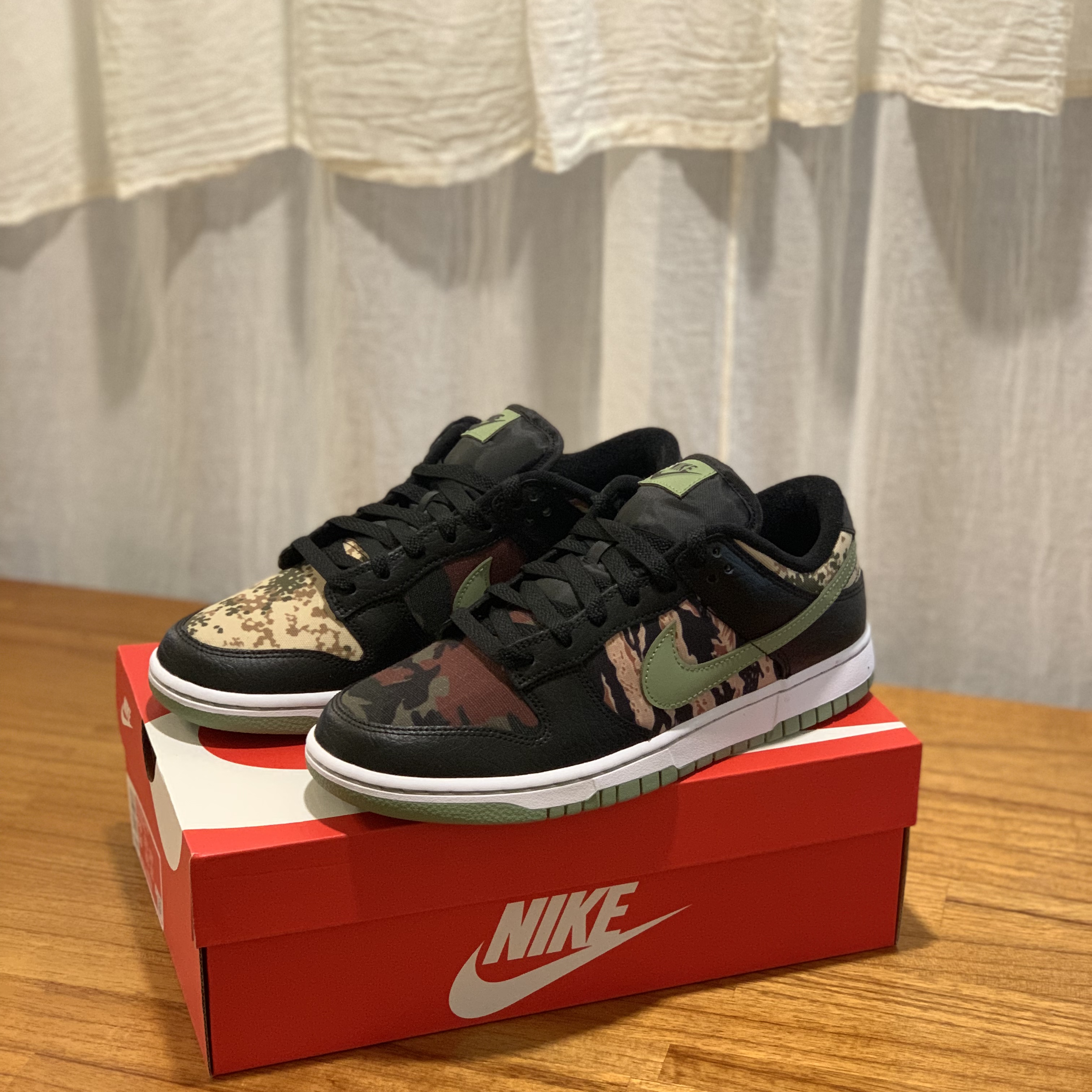 Nike Dunk Low SE Black Multi Camo 착용 스타일 - 2