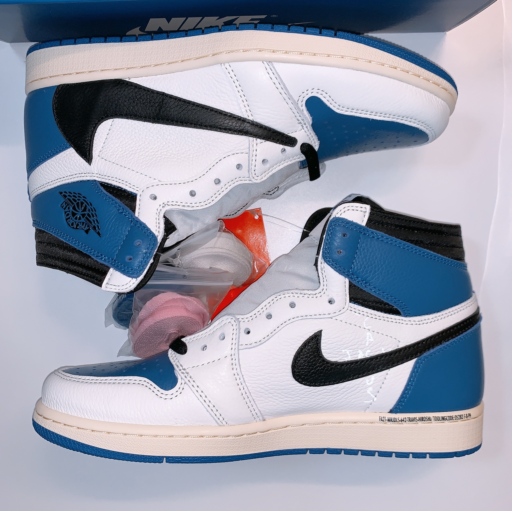 Jordan 1 x Travis Scott x Fragment Retro High OG SP Military Blue 착용 스타일