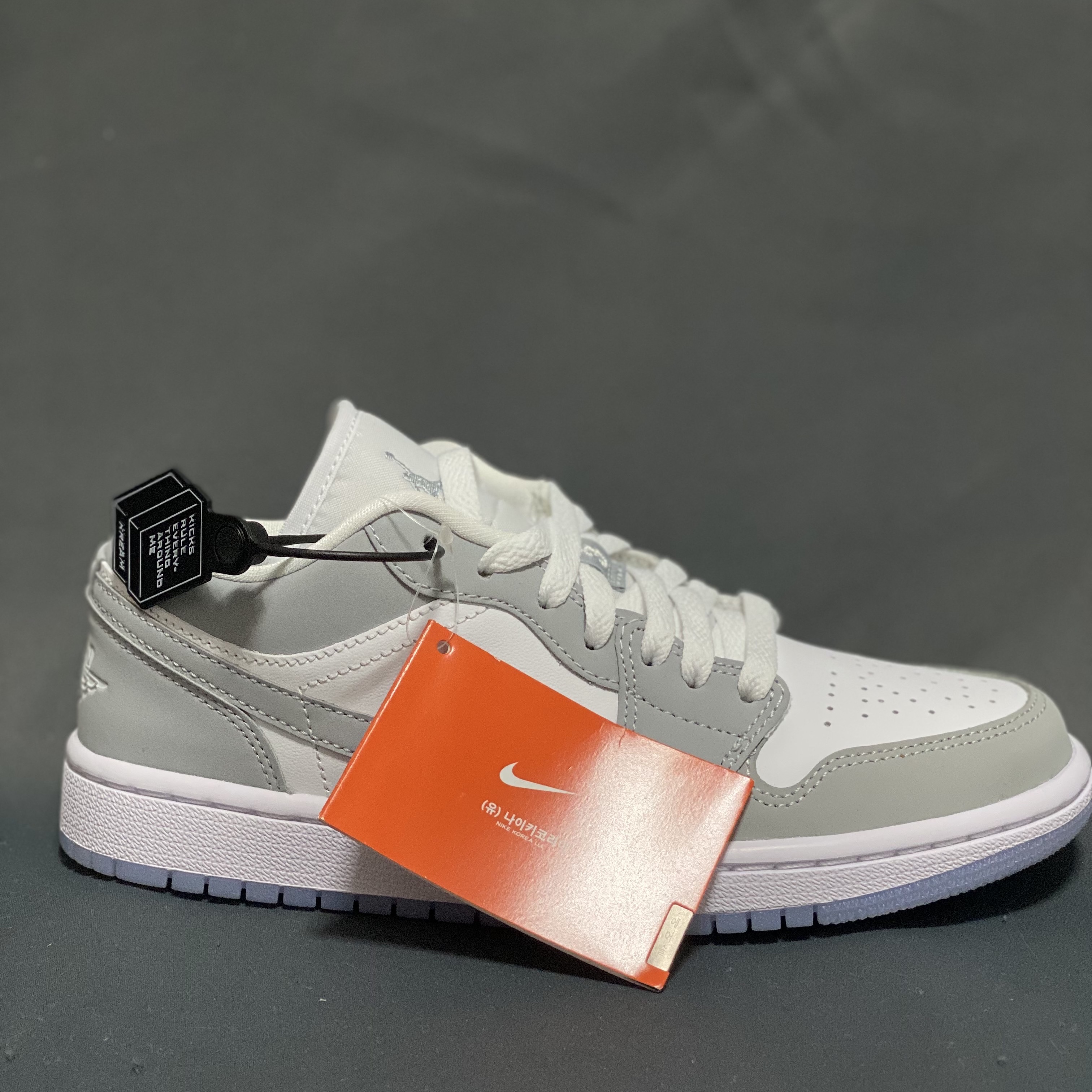 (W) Jordan 1 Low White Wolf Grey 착용 스타일 - 1