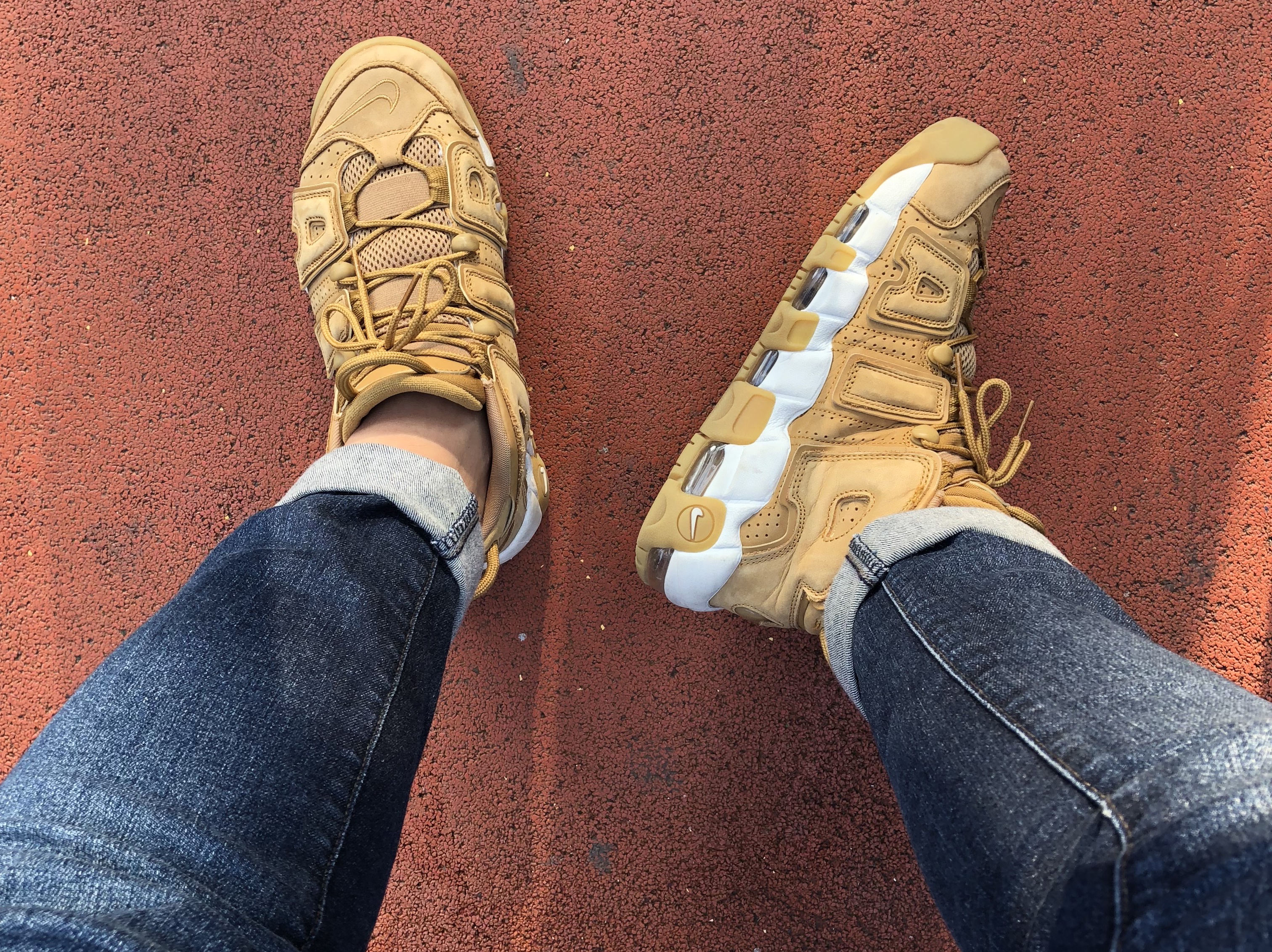 Nike Air More Uptempo Flax 착용 스타일 - 1