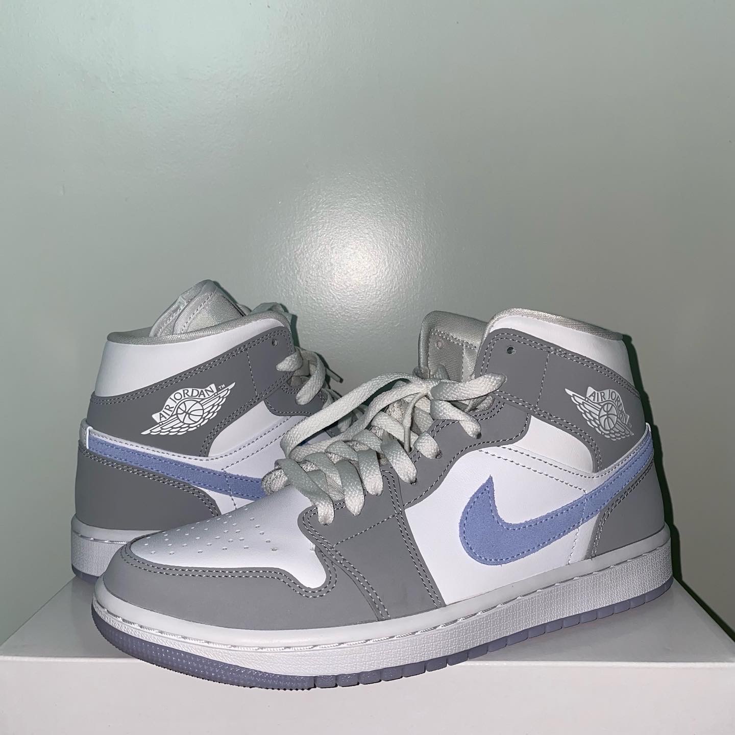 (W) Jordan 1 Mid Wolf Grey 착용 스타일 - 1