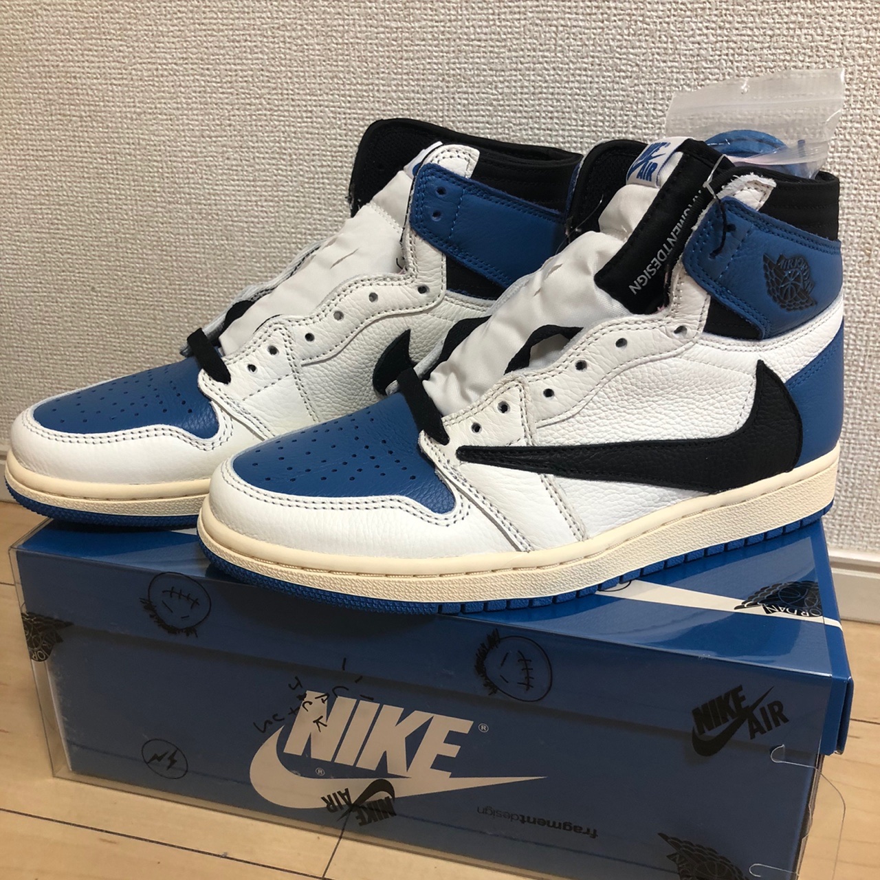 Jordan 1 x Travis Scott x Fragment Retro High OG SP Military Blue 착용 스타일 - 1
