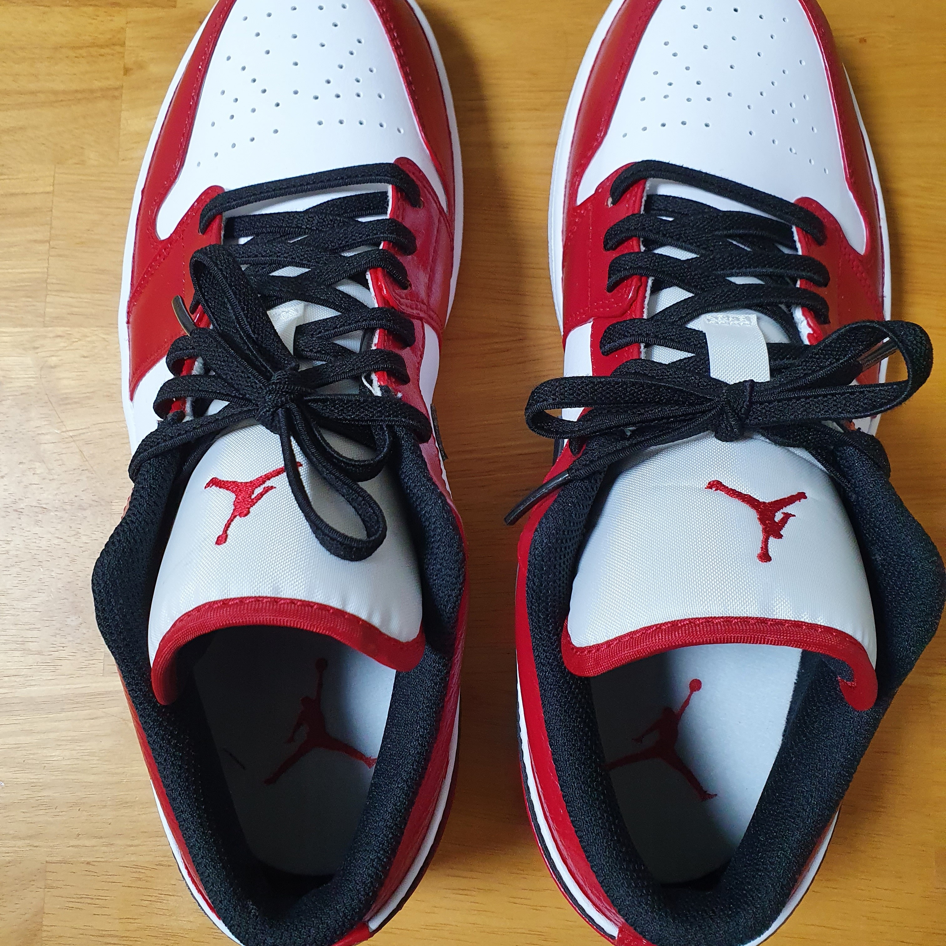 Jordan 1 Low White Red Black 착용 스타일 - 4