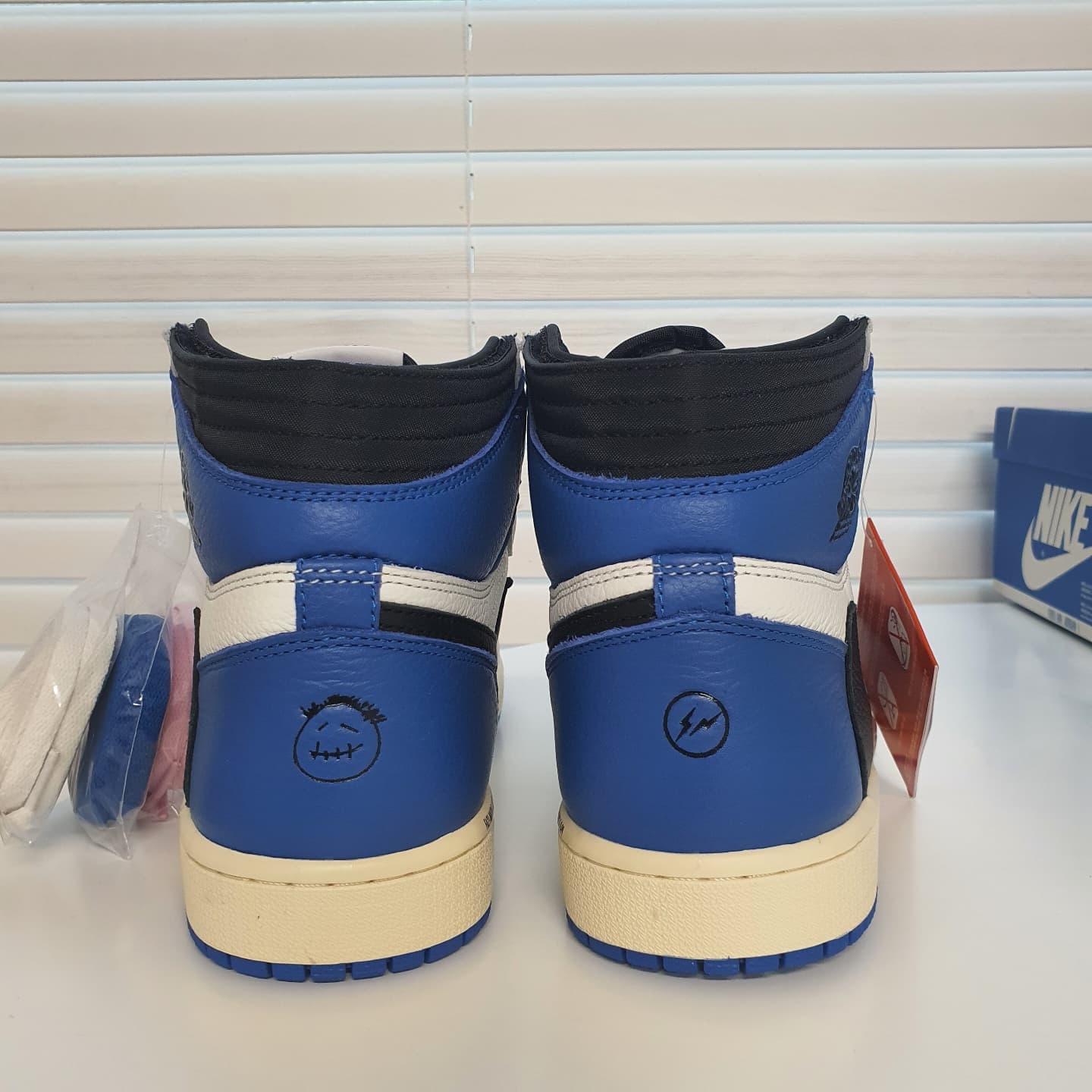 Jordan 1 x Travis Scott x Fragment Retro High OG SP Military Blue 착용 스타일