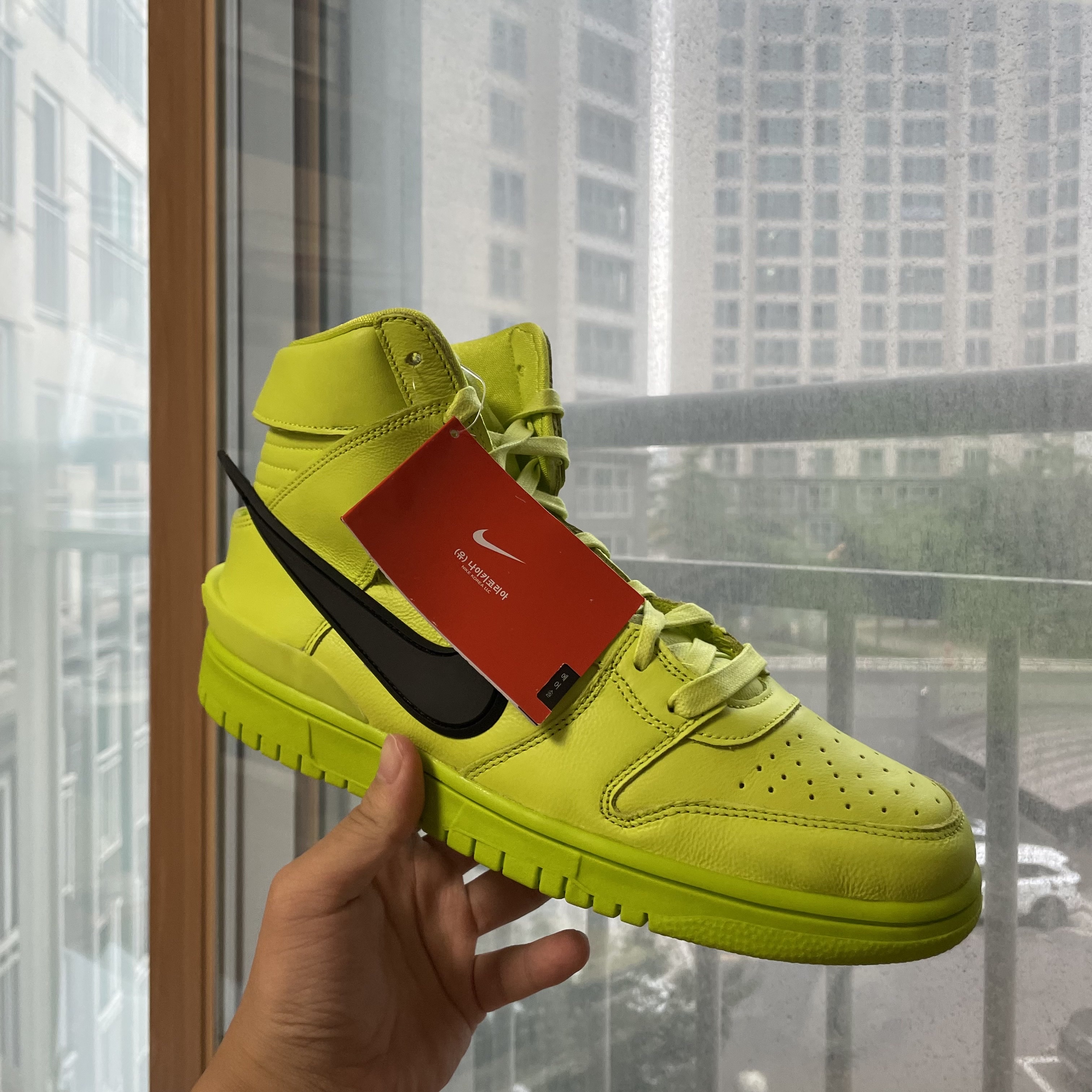 Nike x Ambush Dunk High Flash Lime 착용 스타일 - 1