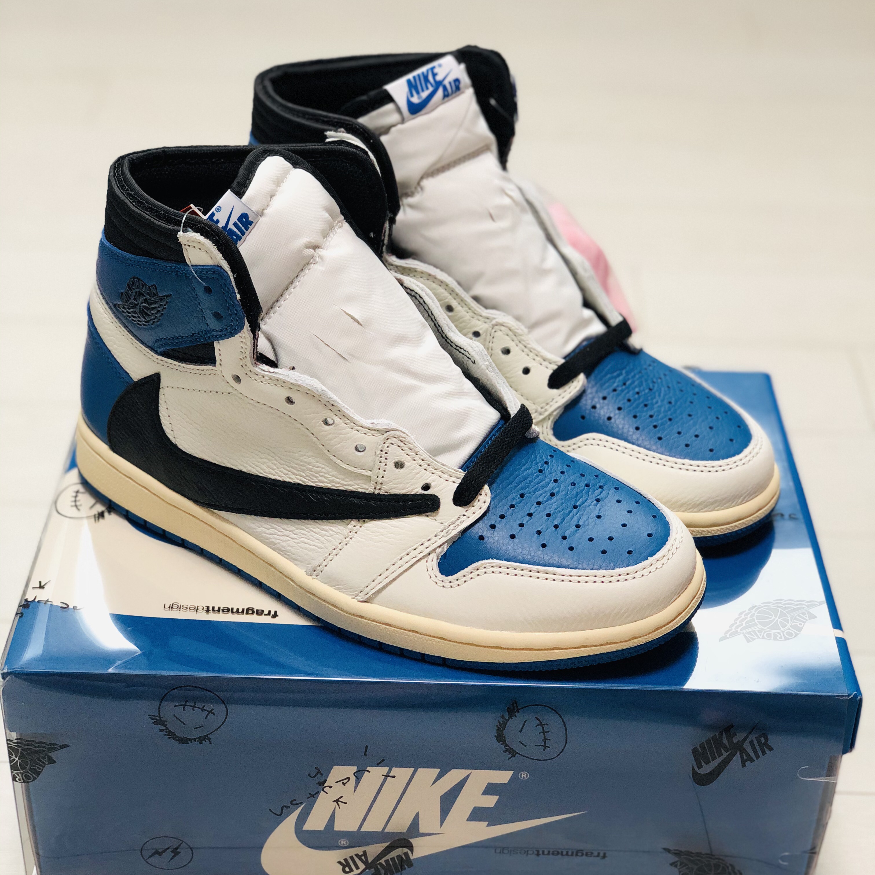 Jordan 1 x Travis Scott x Fragment Retro High OG SP Military Blue, Jordan 1 x Travis Scott Retro High OG SP Mocha 착용 스타일 - 1
