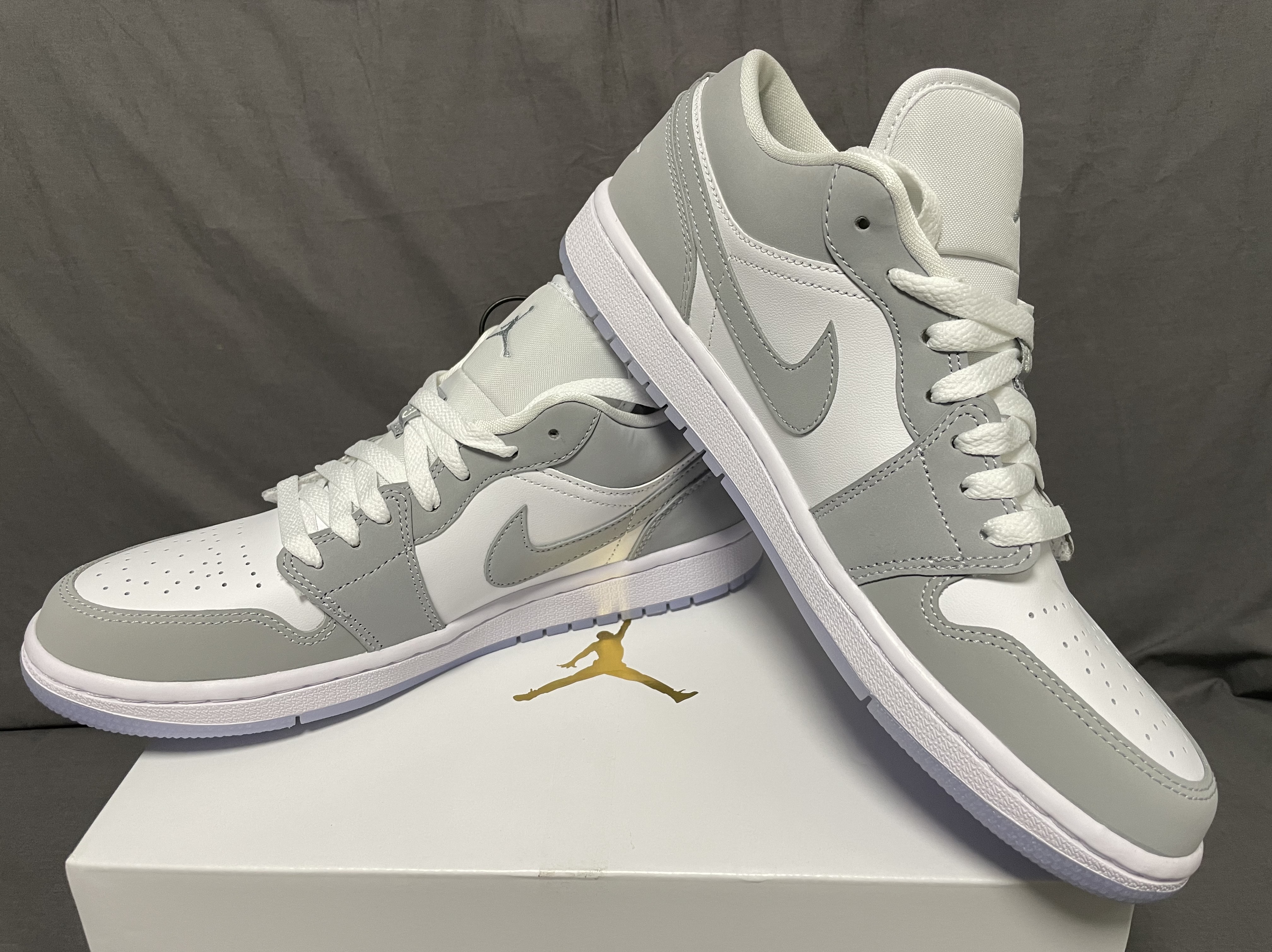 (W) Jordan 1 Low White Wolf Grey 착용 스타일 - 2