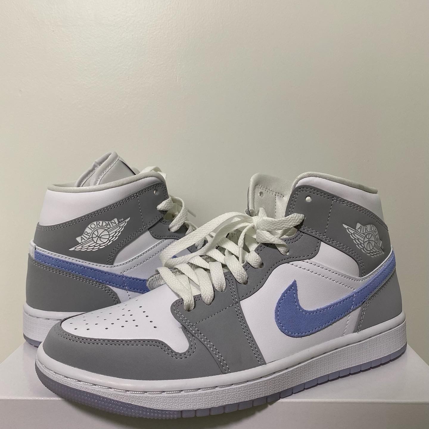 (W) Jordan 1 Mid Wolf Grey 착용 스타일 - 2