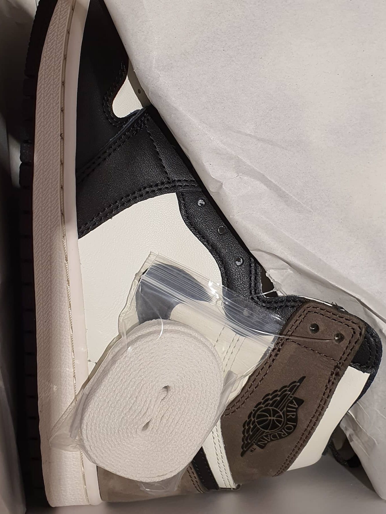 Jordan 1 Retro High OG Black Mocha 착용 스타일