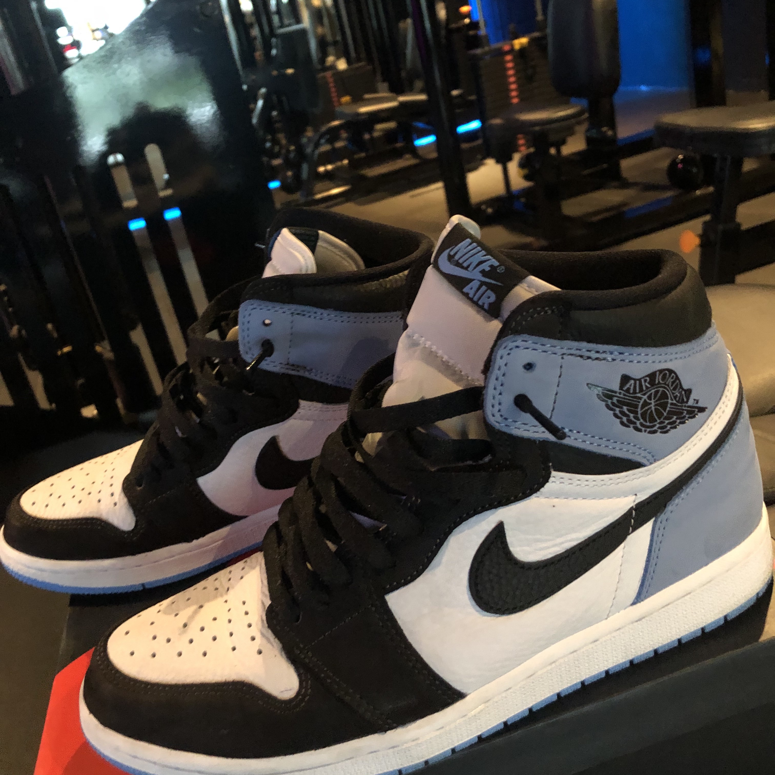 Jordan 1 Retro High OG University Blue 착용 스타일