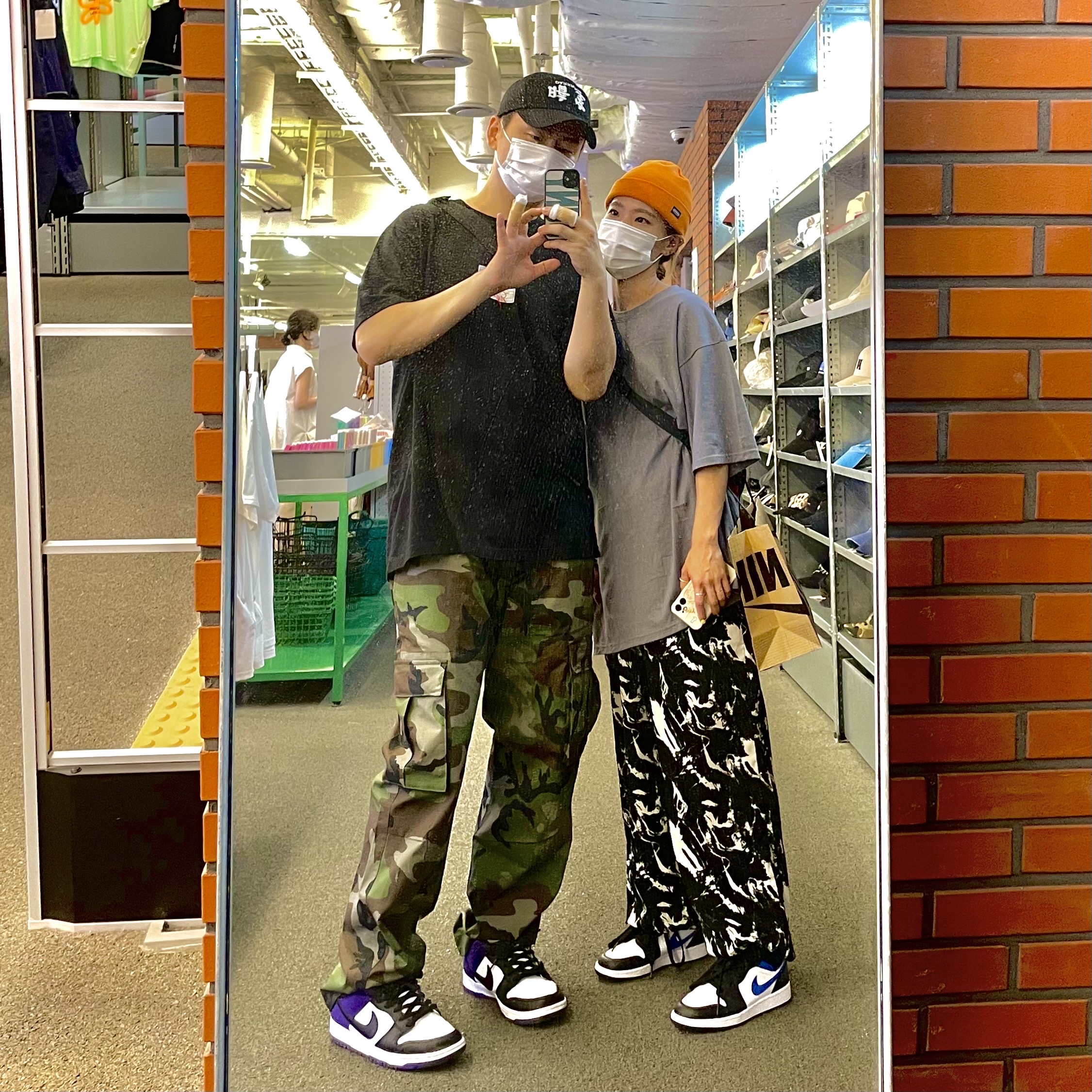 Supreme Signature Label S/S Top Black - 21SS, Nike SB Dunk Low Pro Court Purple 착용 스타일 - 2