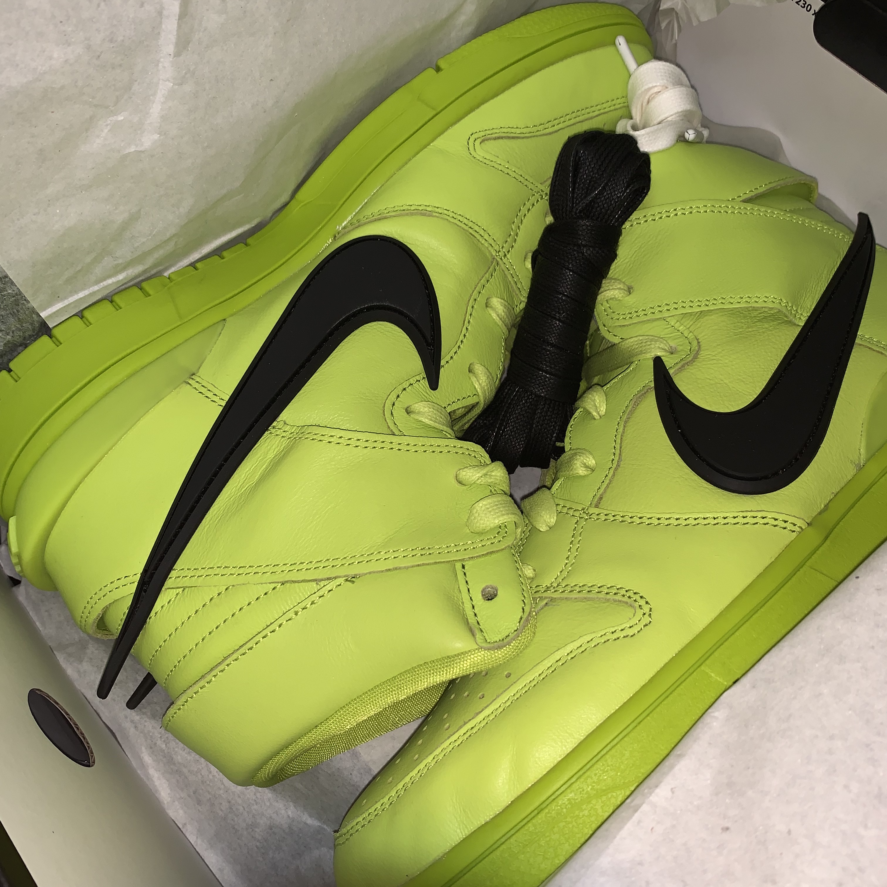 Nike x Ambush Dunk High Flash Lime 착용 스타일 - 3