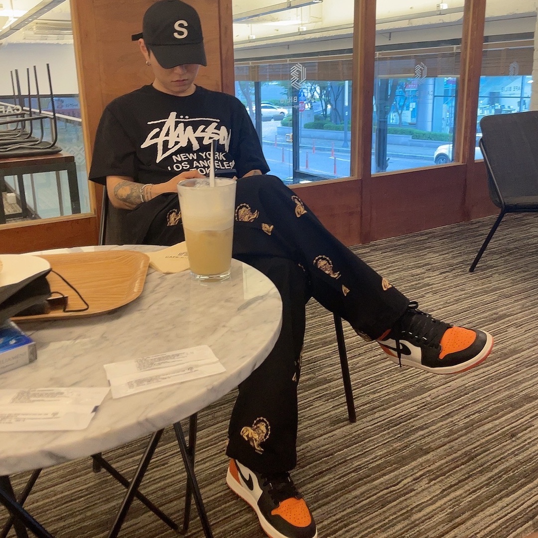 Jordan 1 Retro Shattered Backboard 착용 스타일