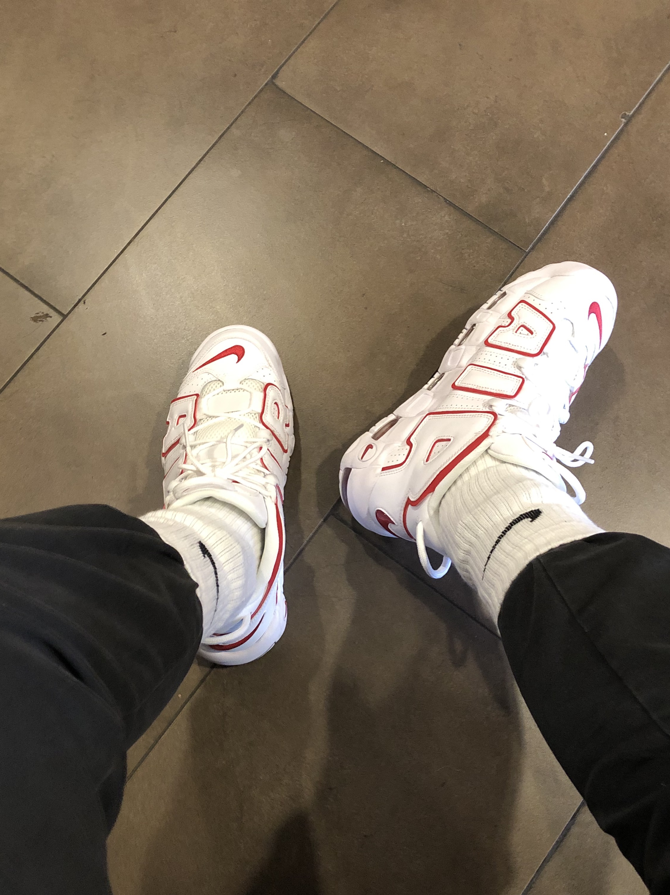 Nike Air More Uptempo White Varsity Red 2018 착용 스타일 - 2