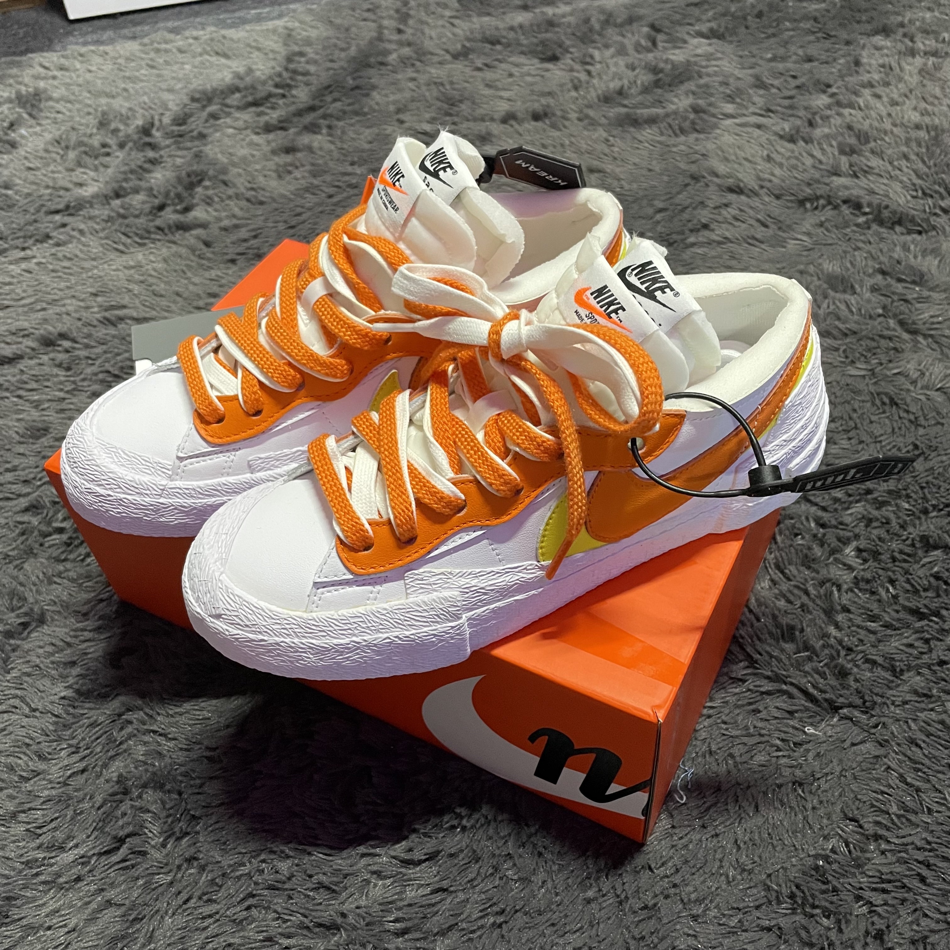 Nike x Sacai Blazer Low Magma Orange 착용 스타일 - 3