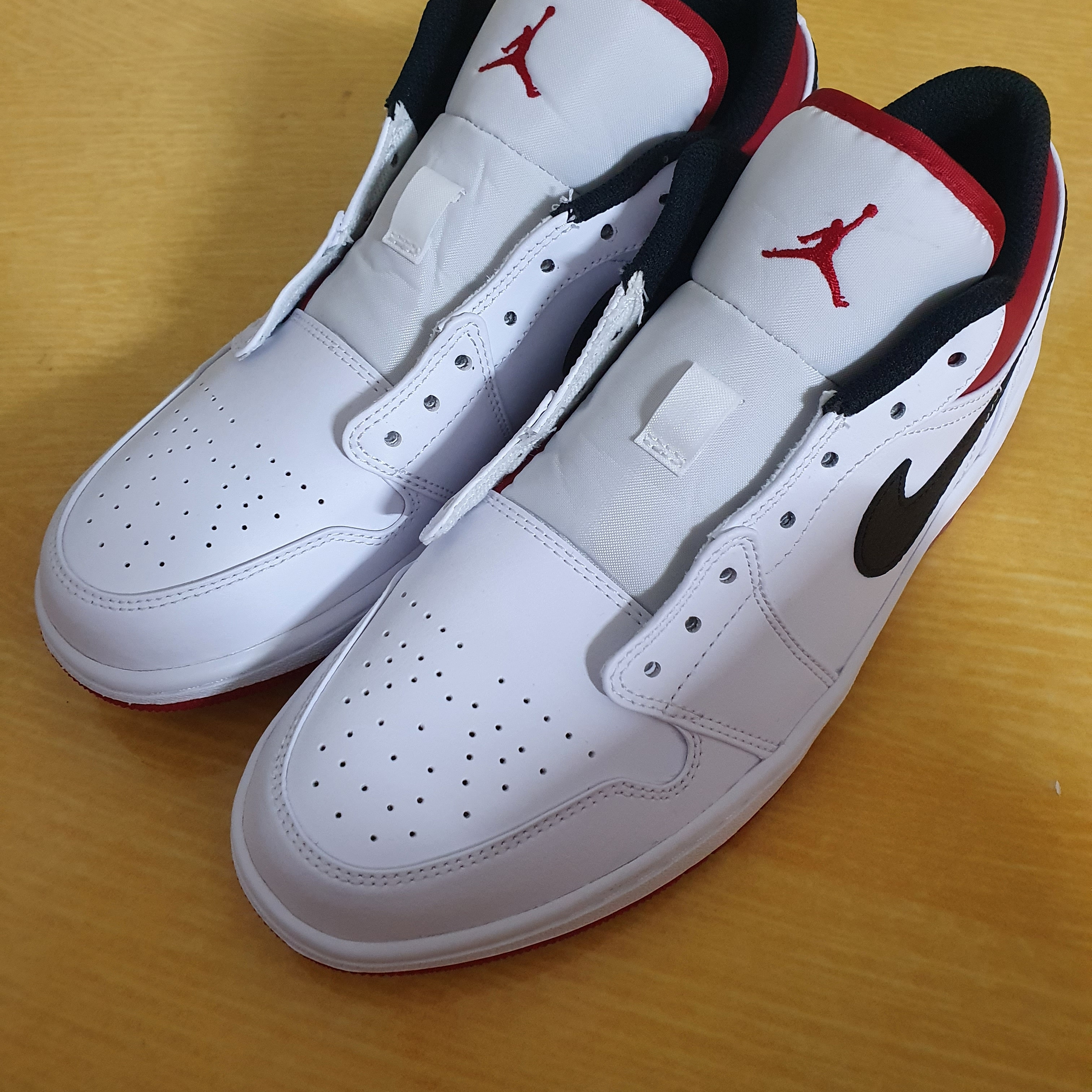 Jordan 1 Low White Red Black 착용 스타일 - 5