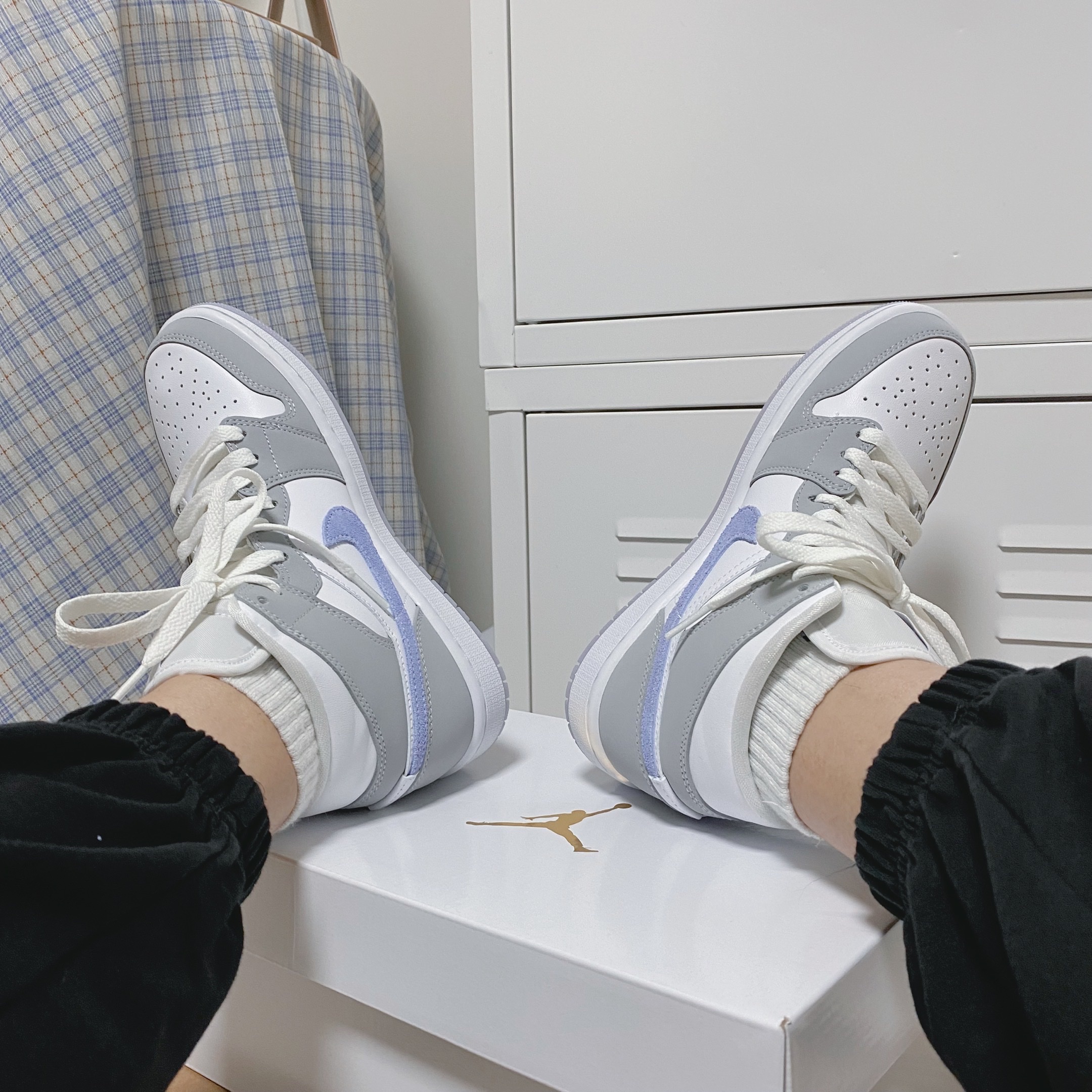 (W) Jordan 1 Mid Wolf Grey 착용 스타일 - 3