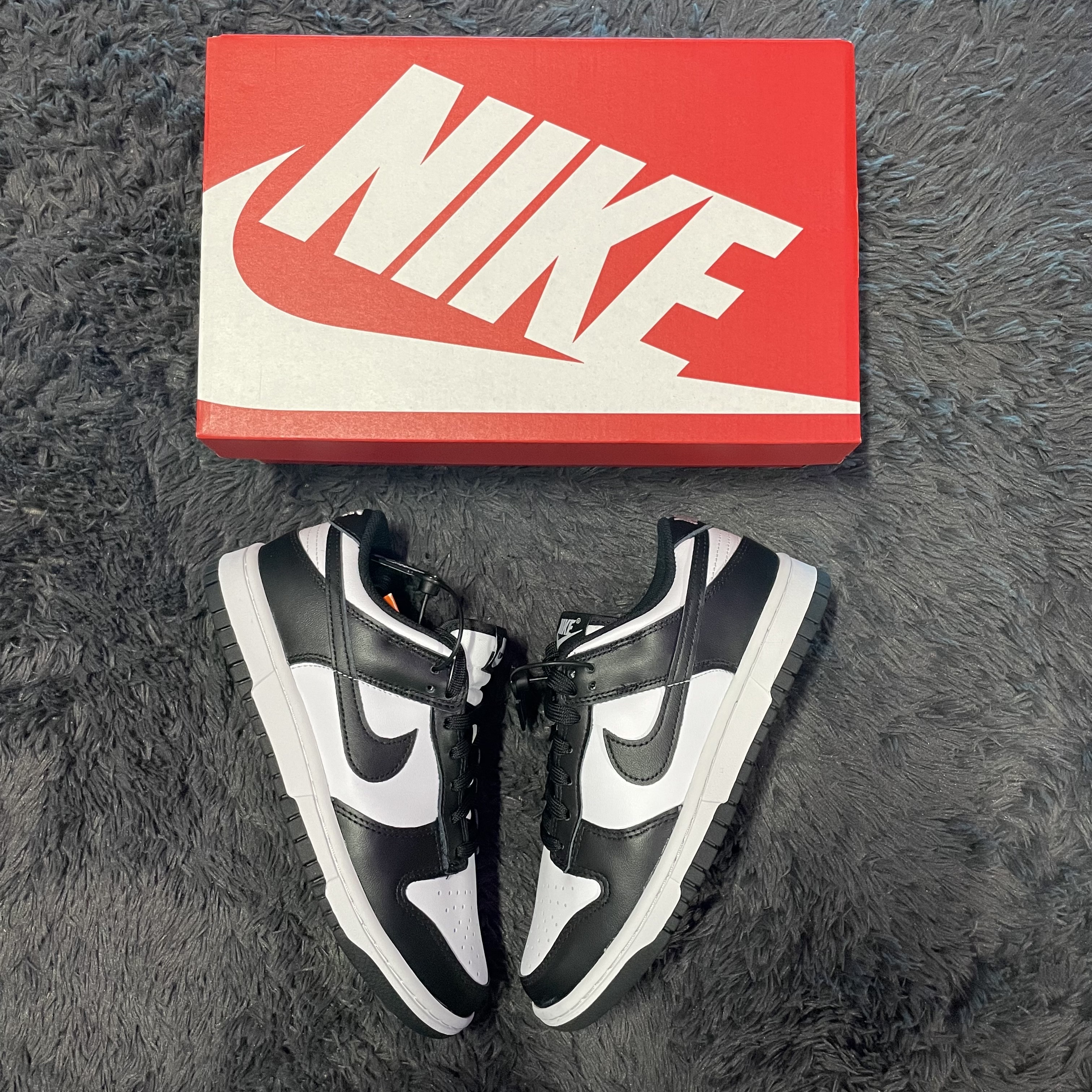 Jordan 1 Retro High OG Light Fusion Red, (W) Nike Dunk Low Black 착용 스타일 - 3