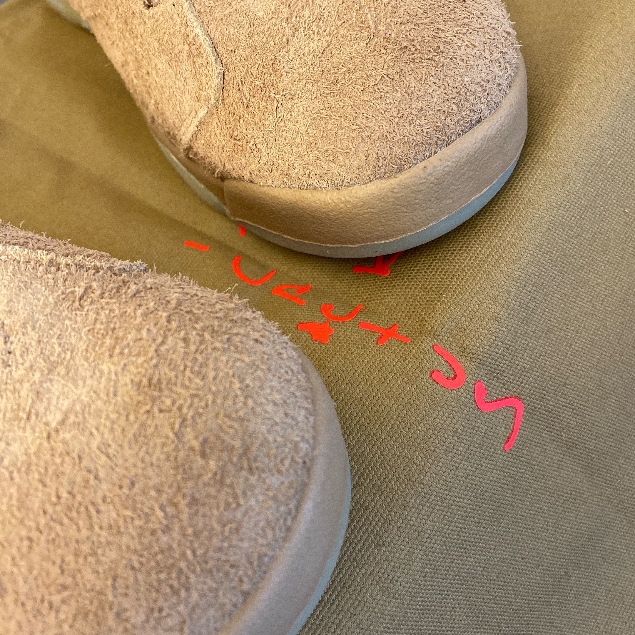 Jordan 6 x Travis Scott Retro SP British Khaki 착용 스타일 - 2