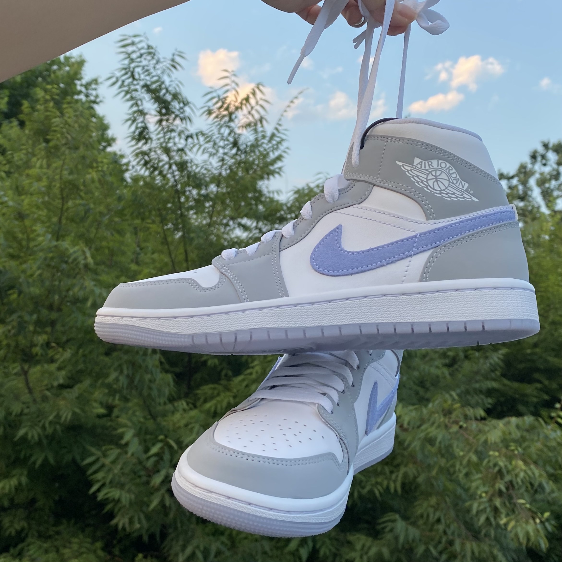 (W) Jordan 1 Mid Wolf Grey 착용 스타일 - 1