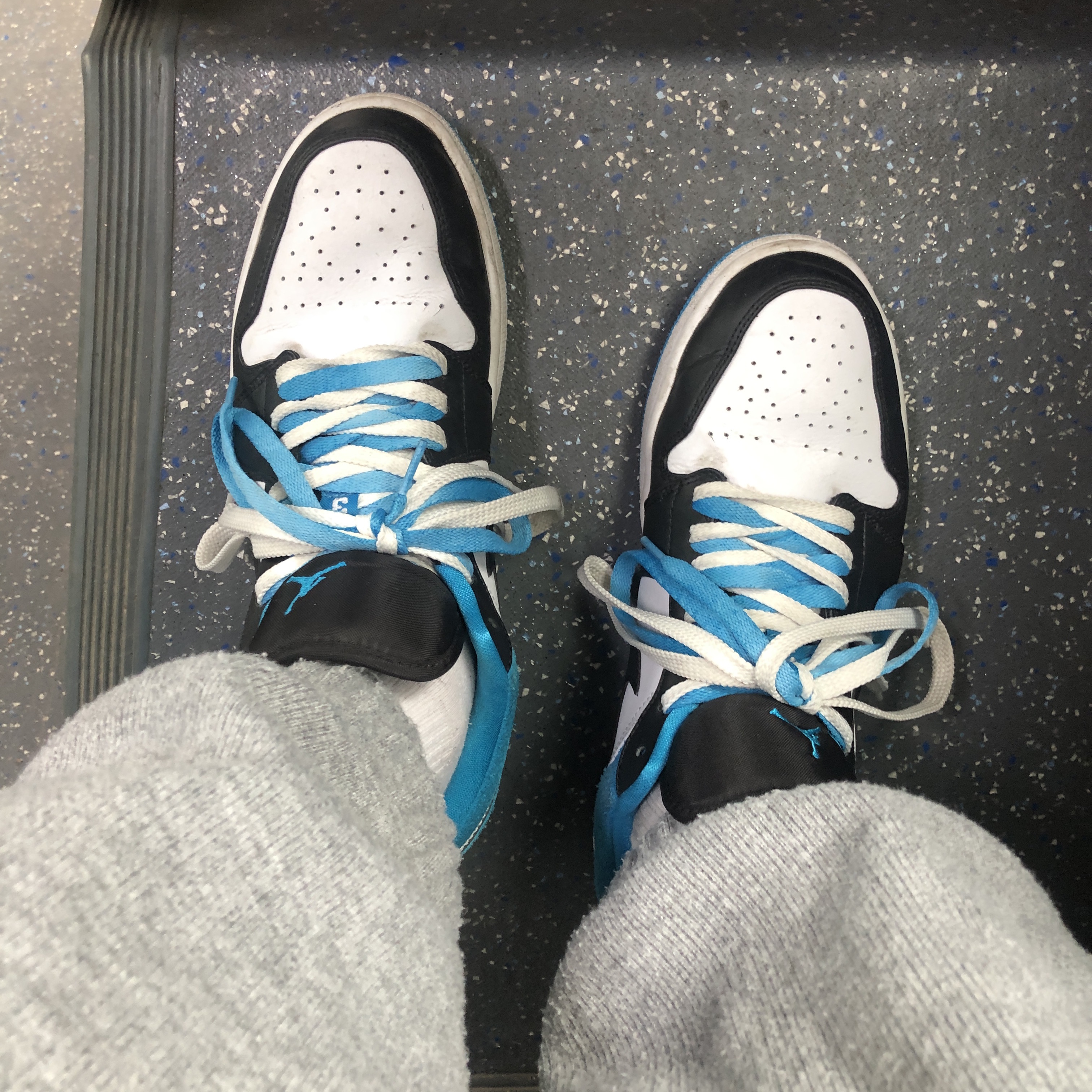 Jordan 1 Low SE Laser Blue 착용 스타일 - 2