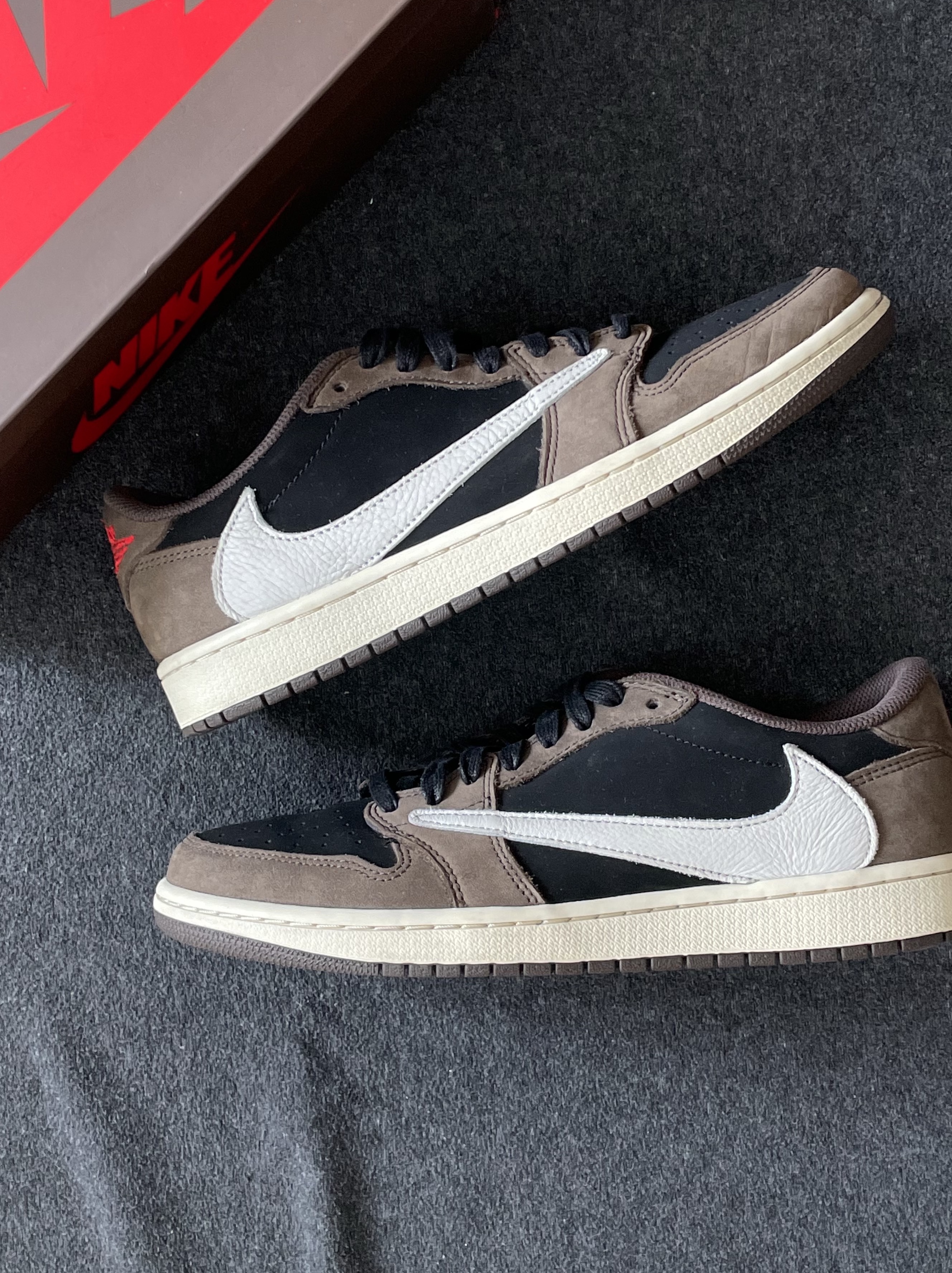Jordan 1 x Travis Scott Retro Low OG SP Mocha 착용 스타일