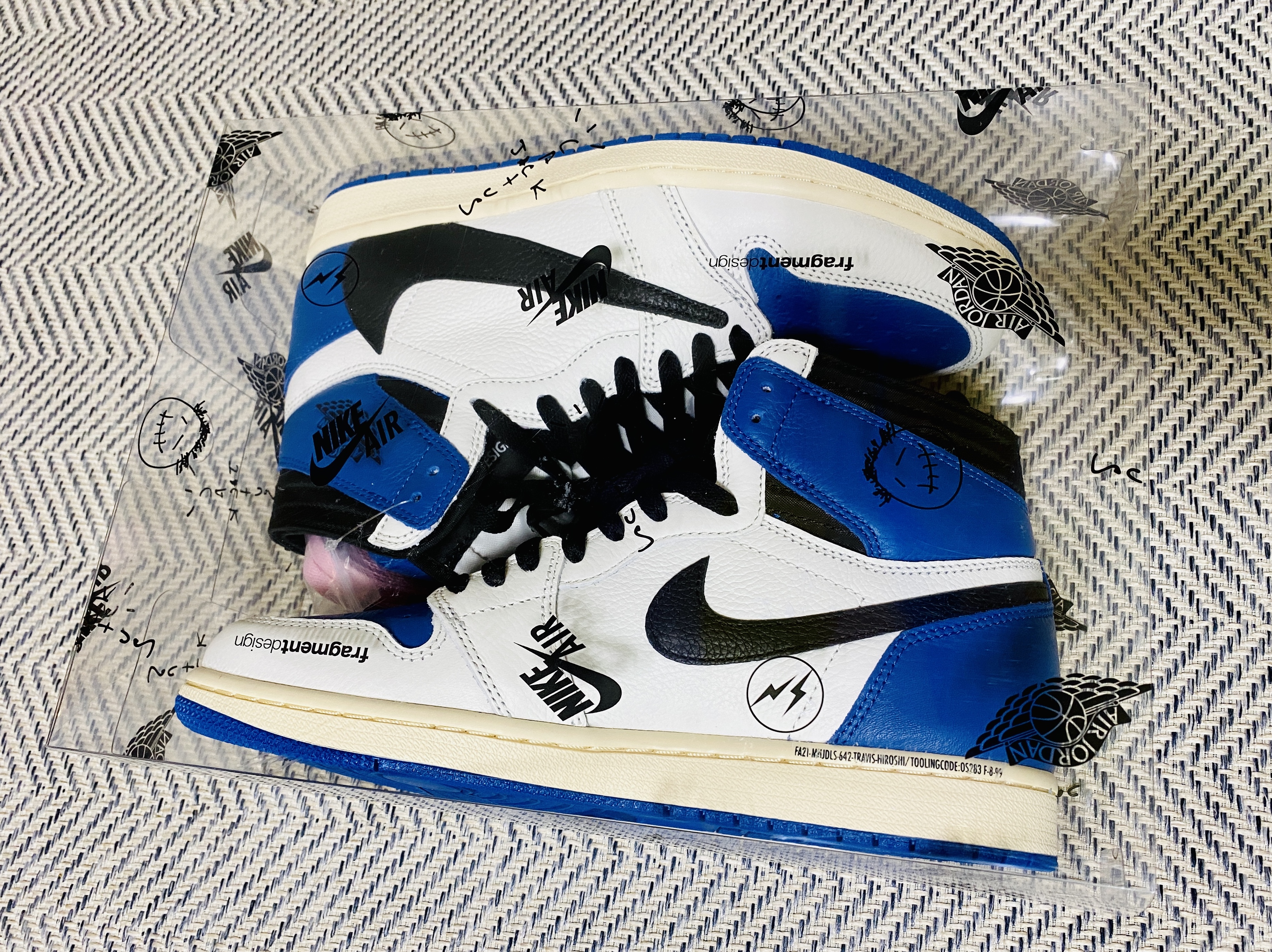 Jordan 1 x Travis Scott x Fragment Retro High OG SP Military Blue 착용 스타일