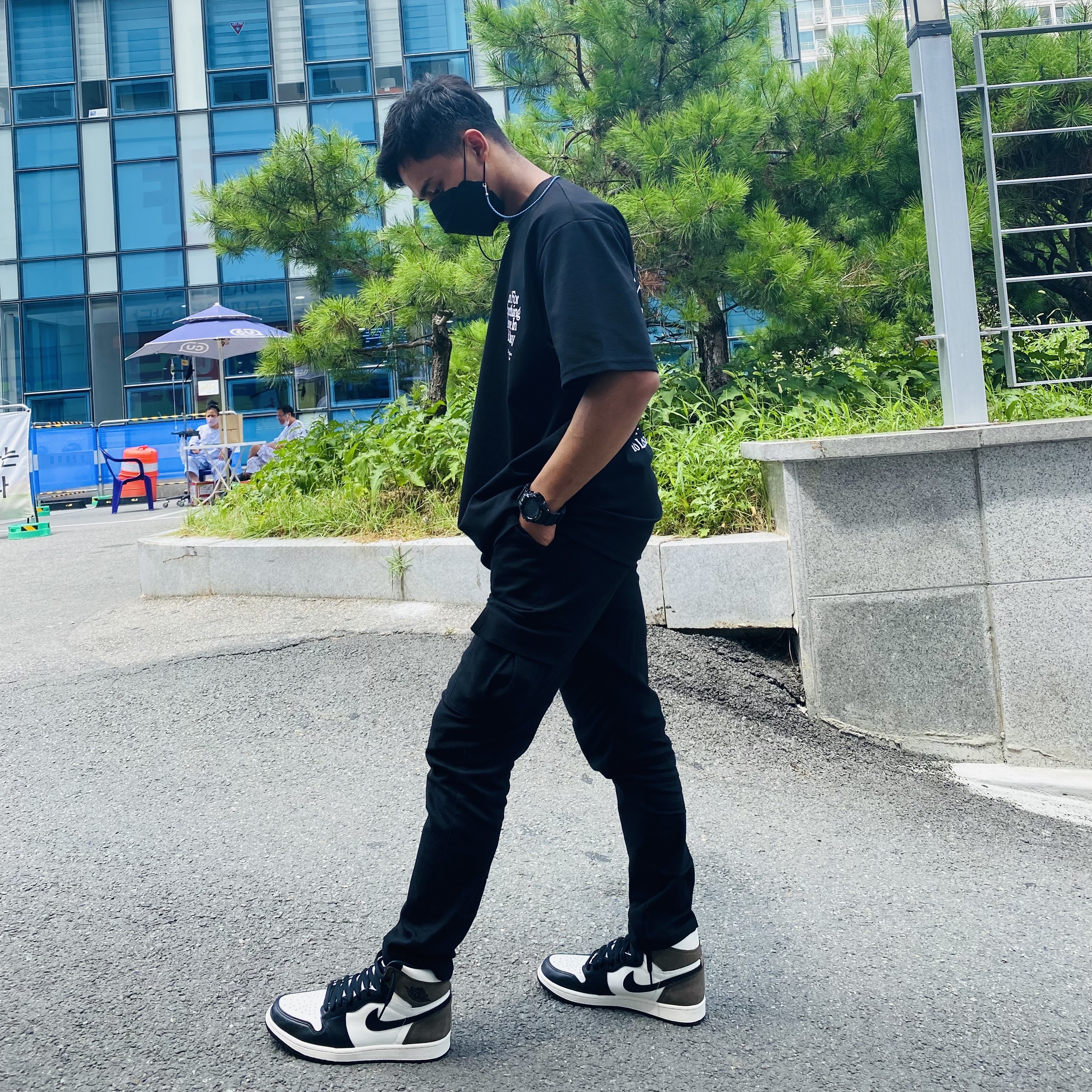Jordan 1 Retro High OG Black Mocha 착용 스타일