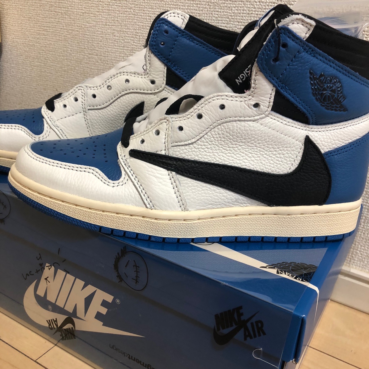 Jordan 1 x Travis Scott x Fragment Retro High OG SP Military Blue 착용 스타일 - 2