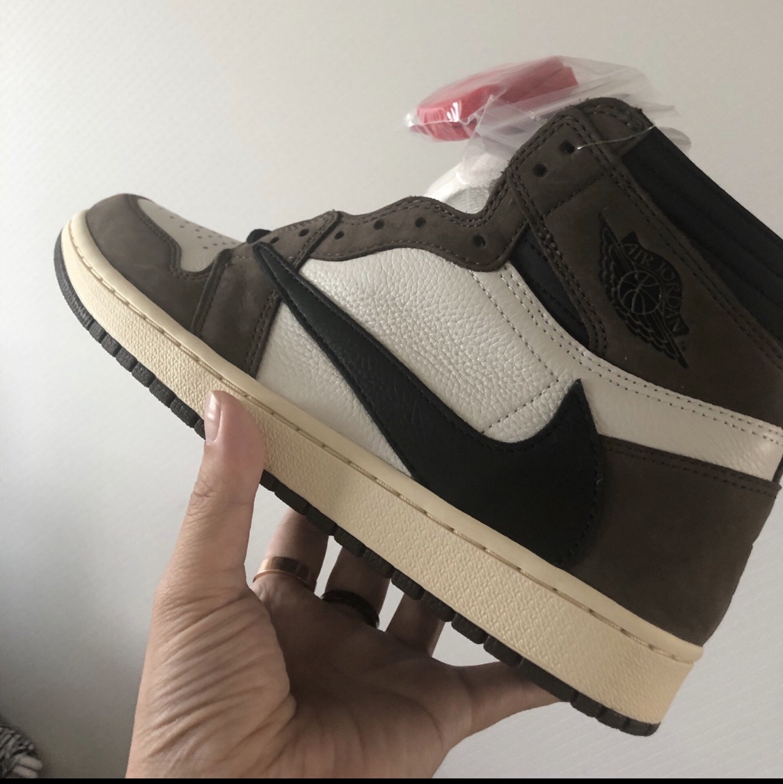 Jordan 1 x Travis Scott Retro High OG SP Mocha 착용 스타일
