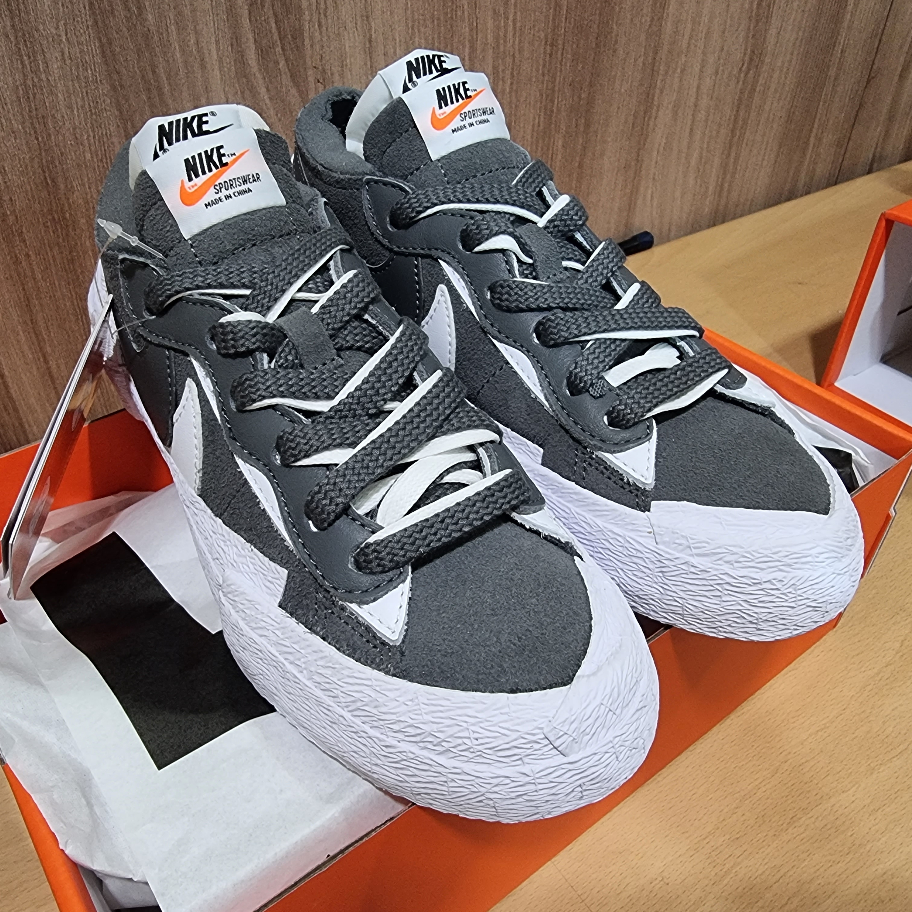 Nike x Sacai Blazer Low Iron Grey 착용 스타일 - 1