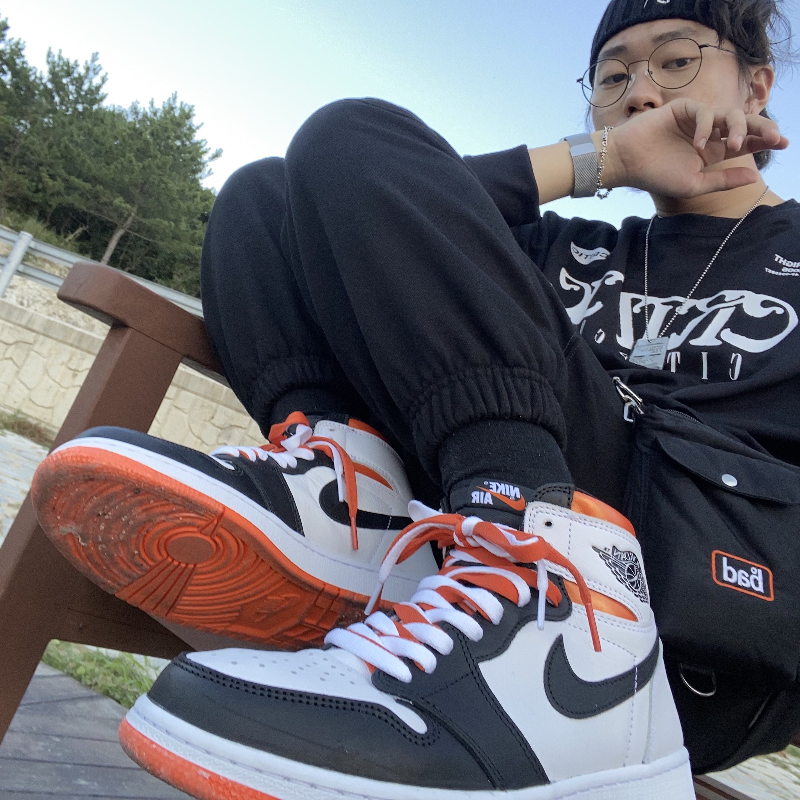 Jordan 1 Retro High OG Electro Orange 착용 스타일