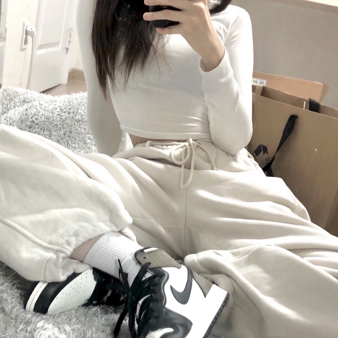 (GS) Jordan 1 Retro High OG Black Mocha 착용 스타일