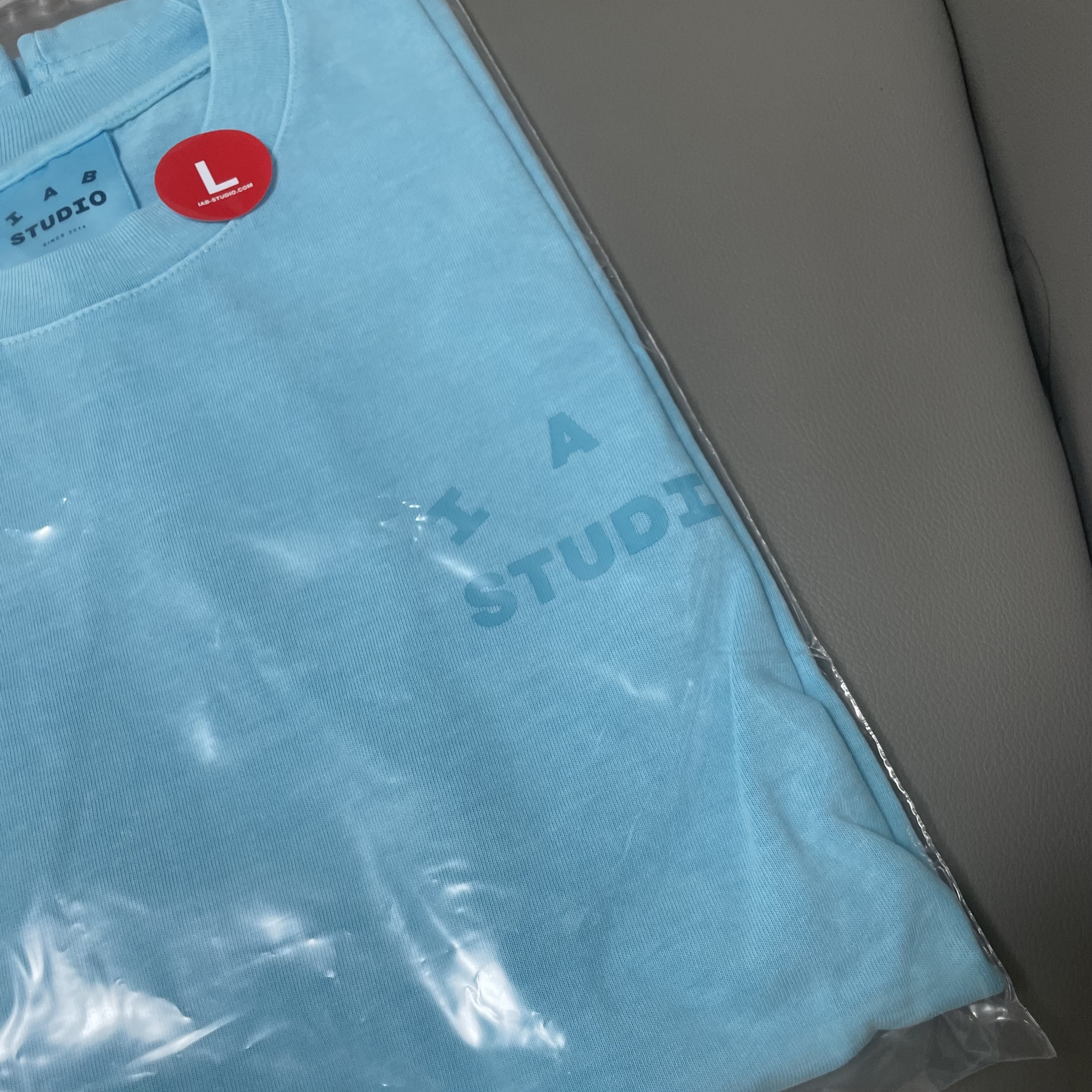IAB Studio Pigment T-Shirt Cyan 착용 스타일