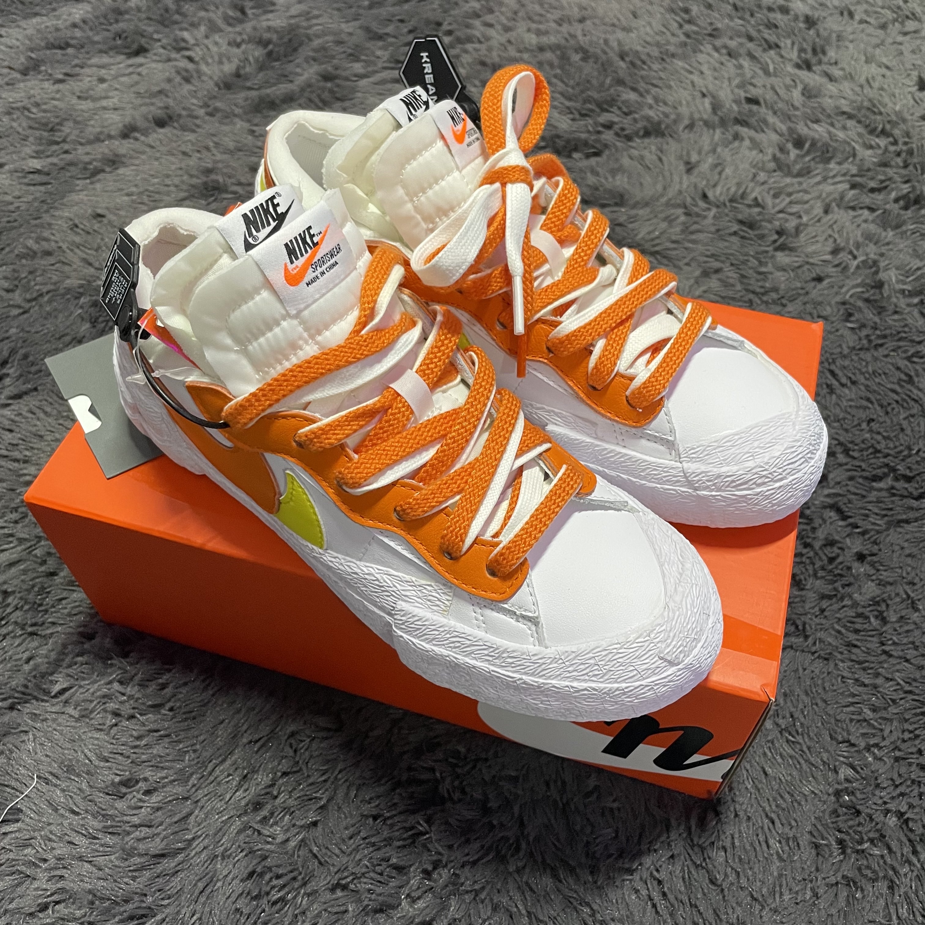 Nike x Sacai Blazer Low Magma Orange 착용 스타일 - 2