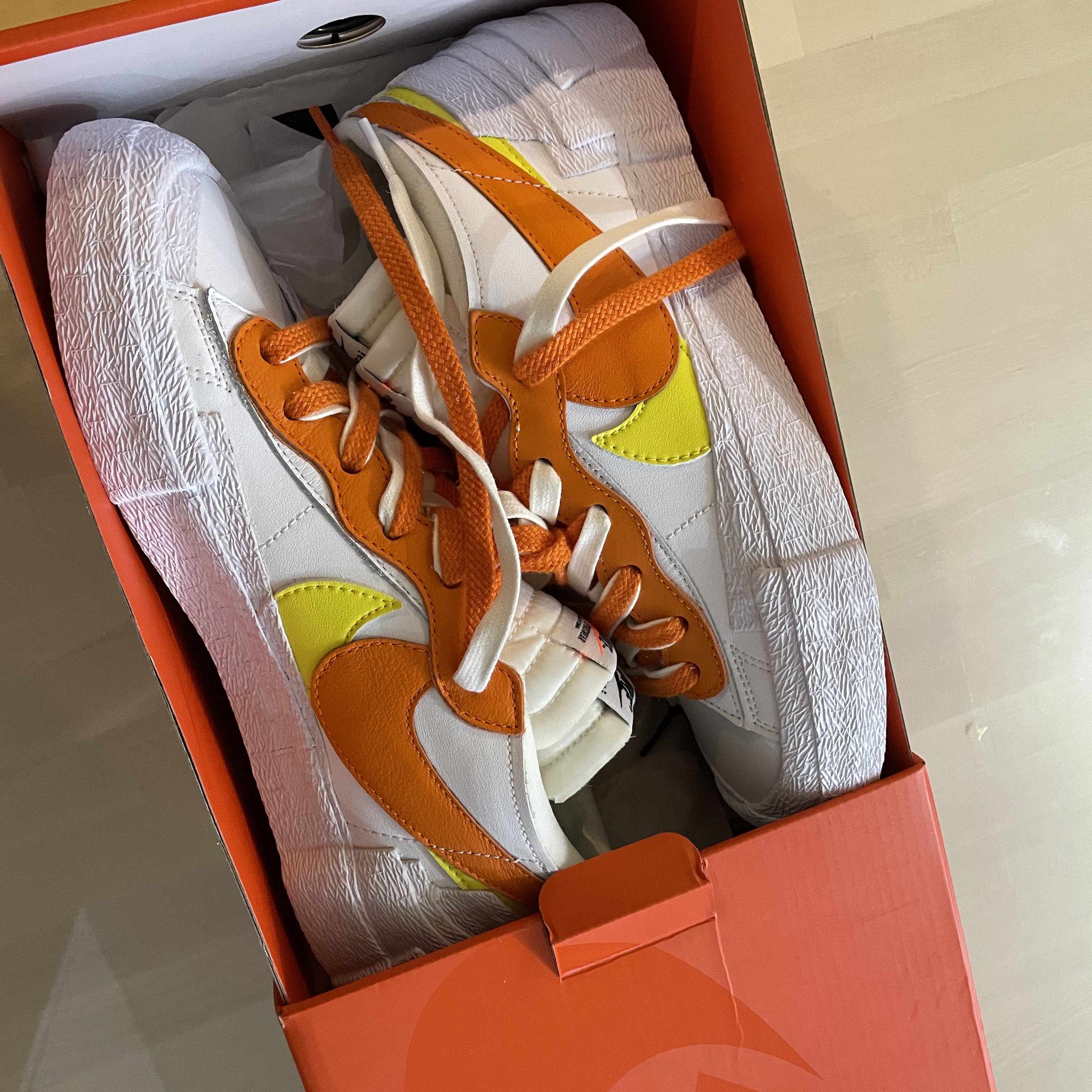 Nike x Sacai Blazer Low Magma Orange 착용 스타일 - 3