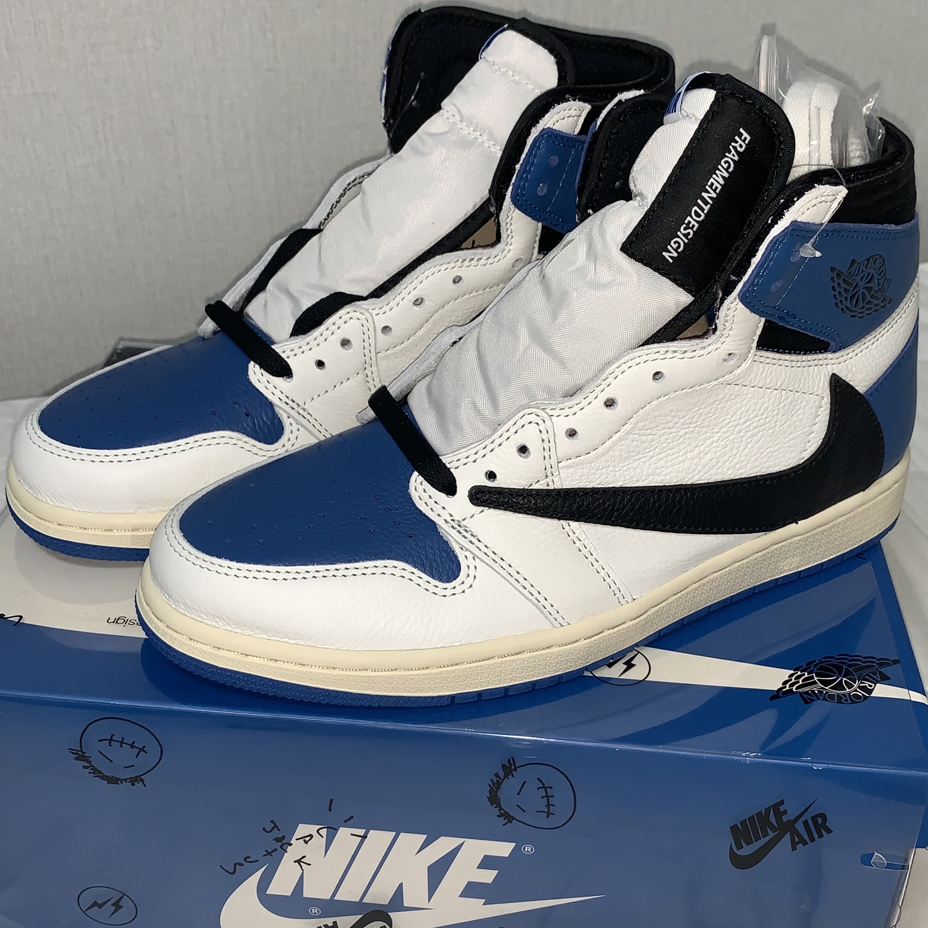 Jordan 1 x Travis Scott x Fragment Retro High OG SP Military Blue 착용 스타일 - 2