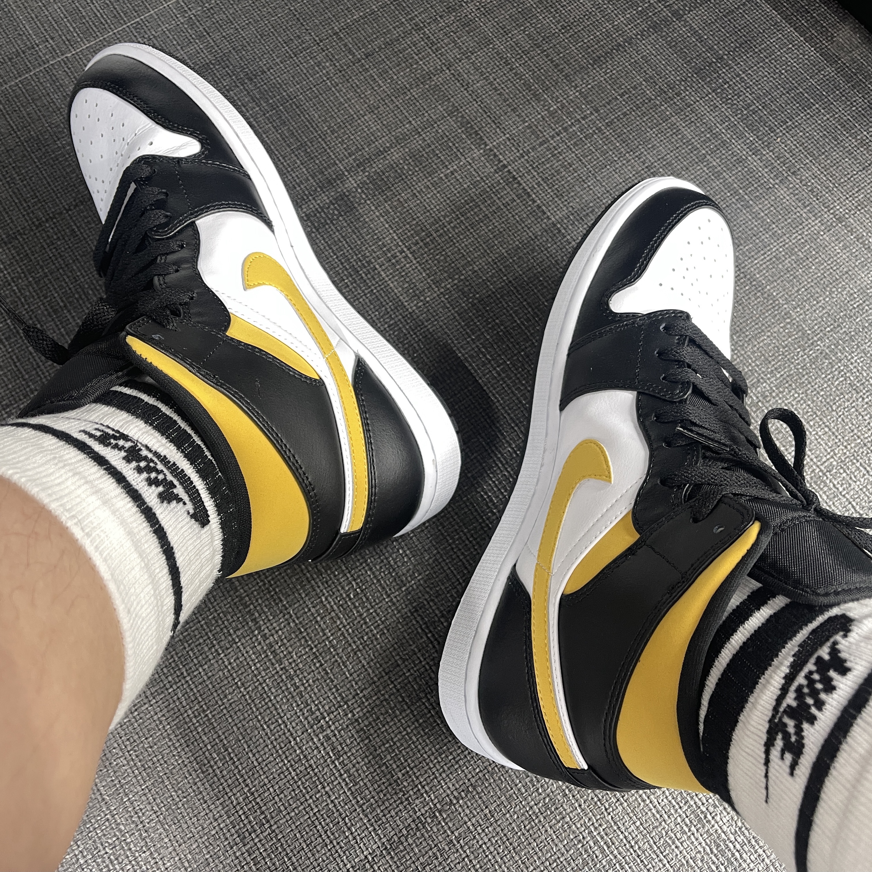 Jordan 1 Mid Pollen 착용 스타일