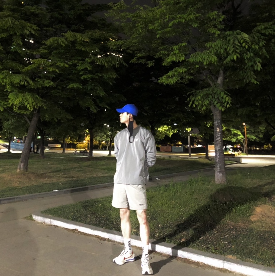 Nike x Sacai VaporWaffle Royal Fuchsia 착용 스타일