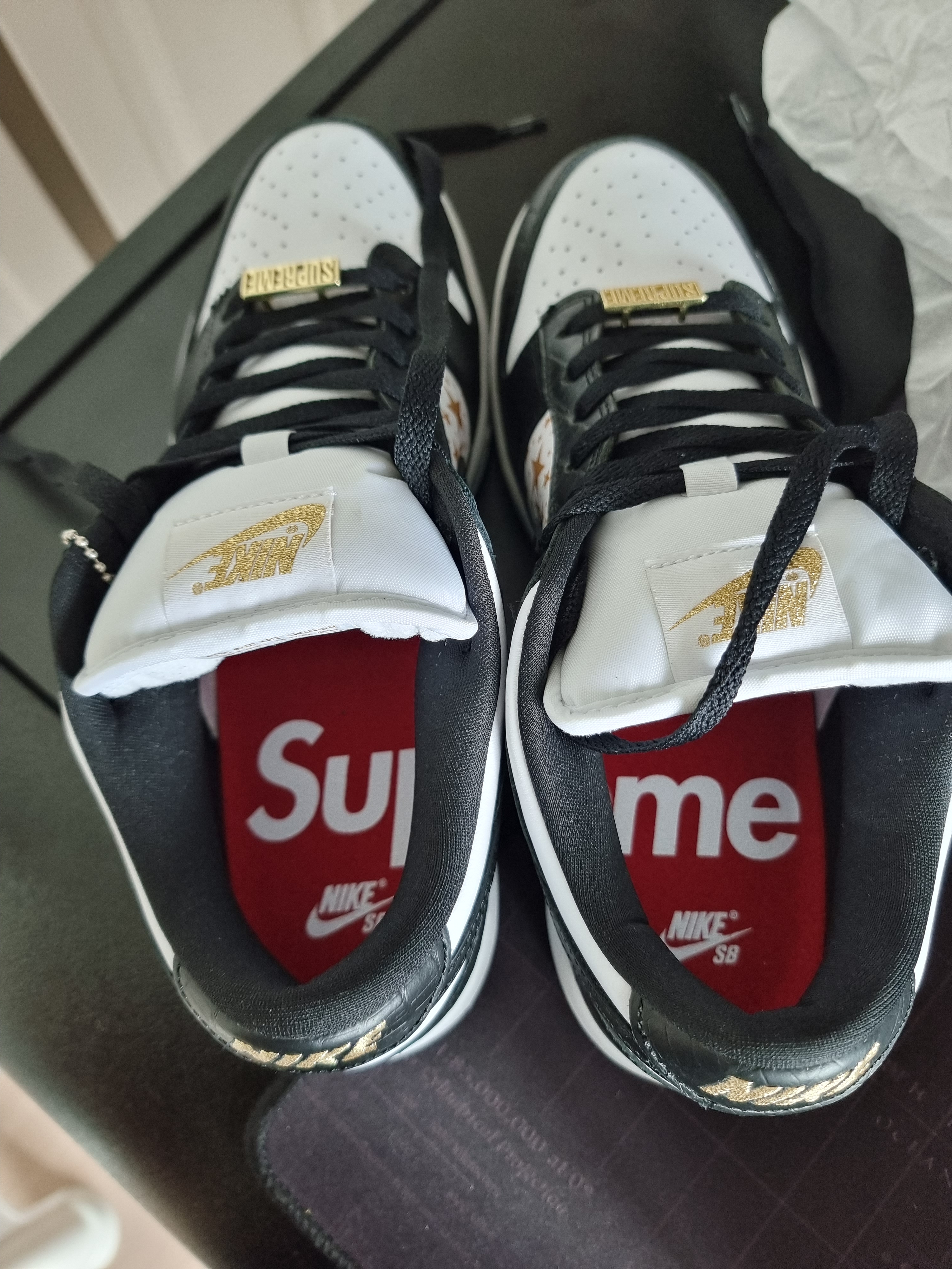 Nike x Supreme SB Dunk Low Black, Nike x Stussy Water Shorts Off Noir 착용 스타일 - 3