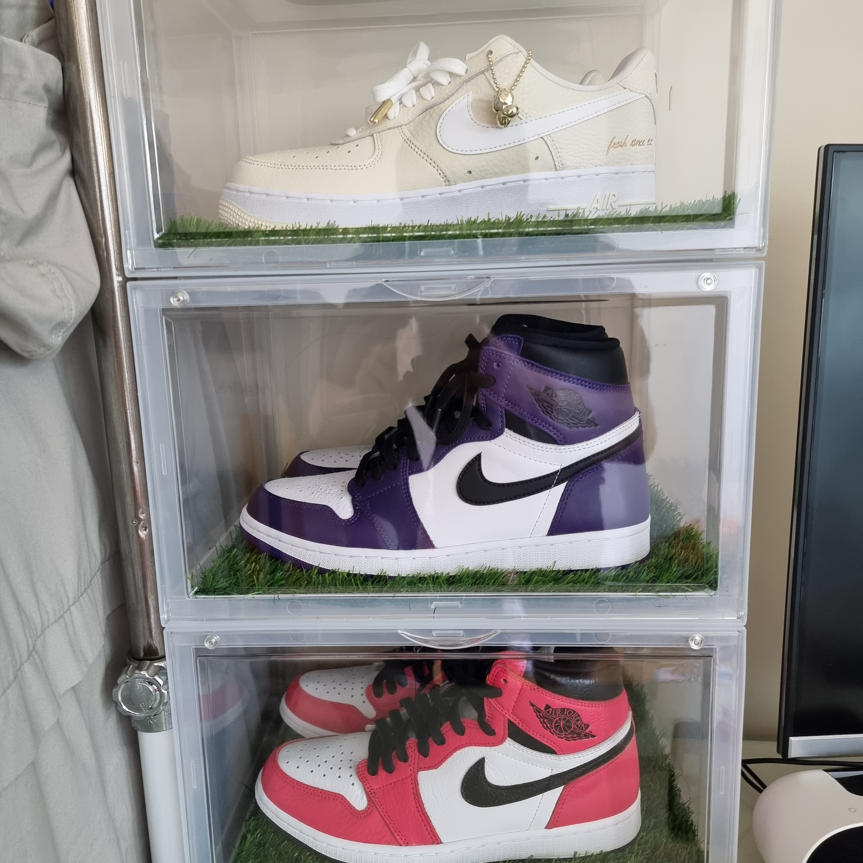 Nike Air Force 1 '07 PRM Popcorn, Jordan 1 Retro High OG Court Purple 2020 착용 스타일 - 1