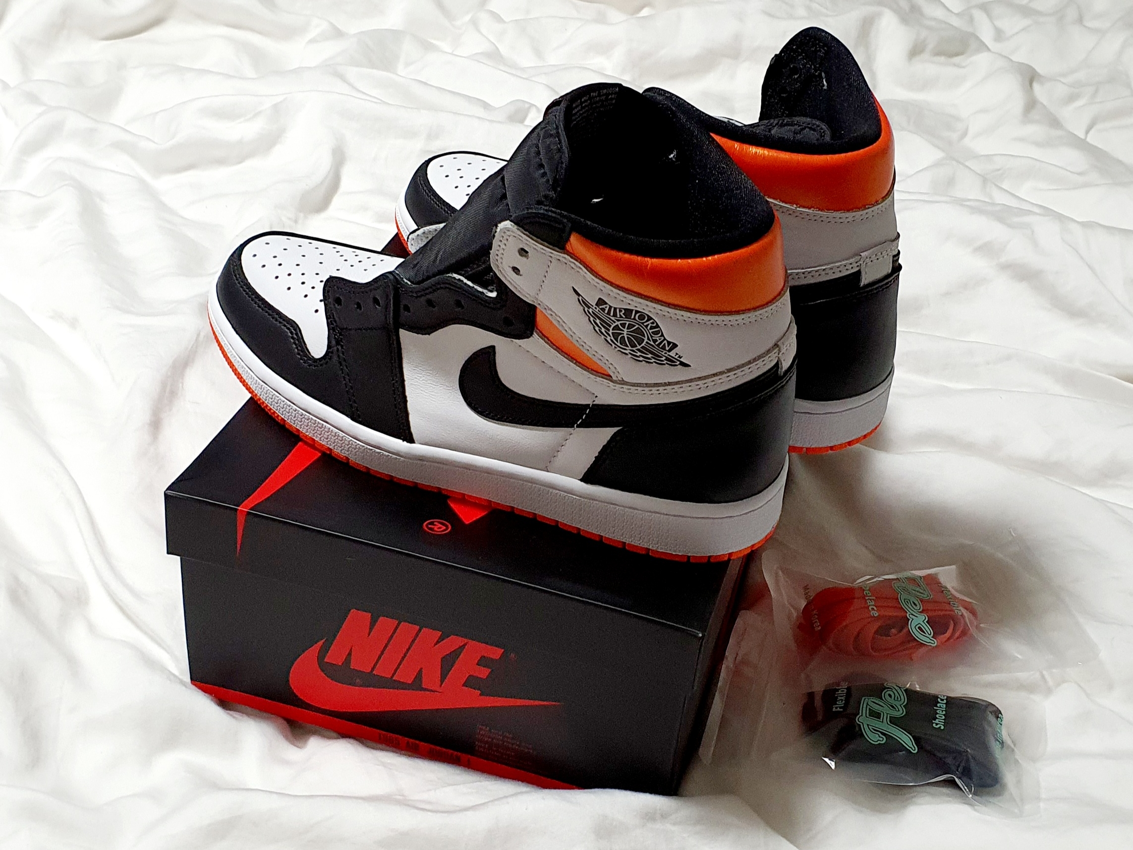 Jordan 1 Retro High OG Electro Orange 착용 스타일 - 5