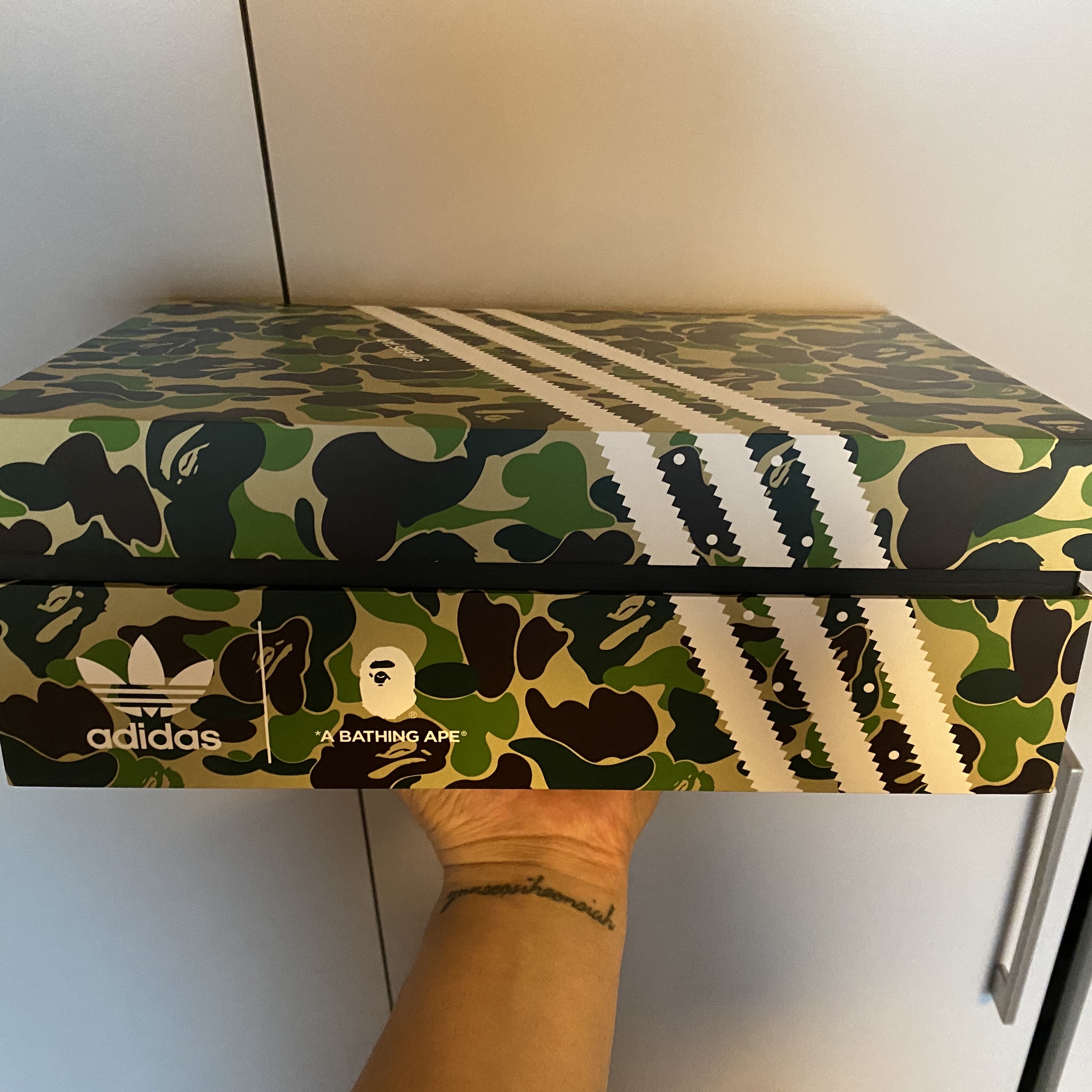 Adidas x BAPE Superstar 80s Green Camo 착용 스타일 - 3