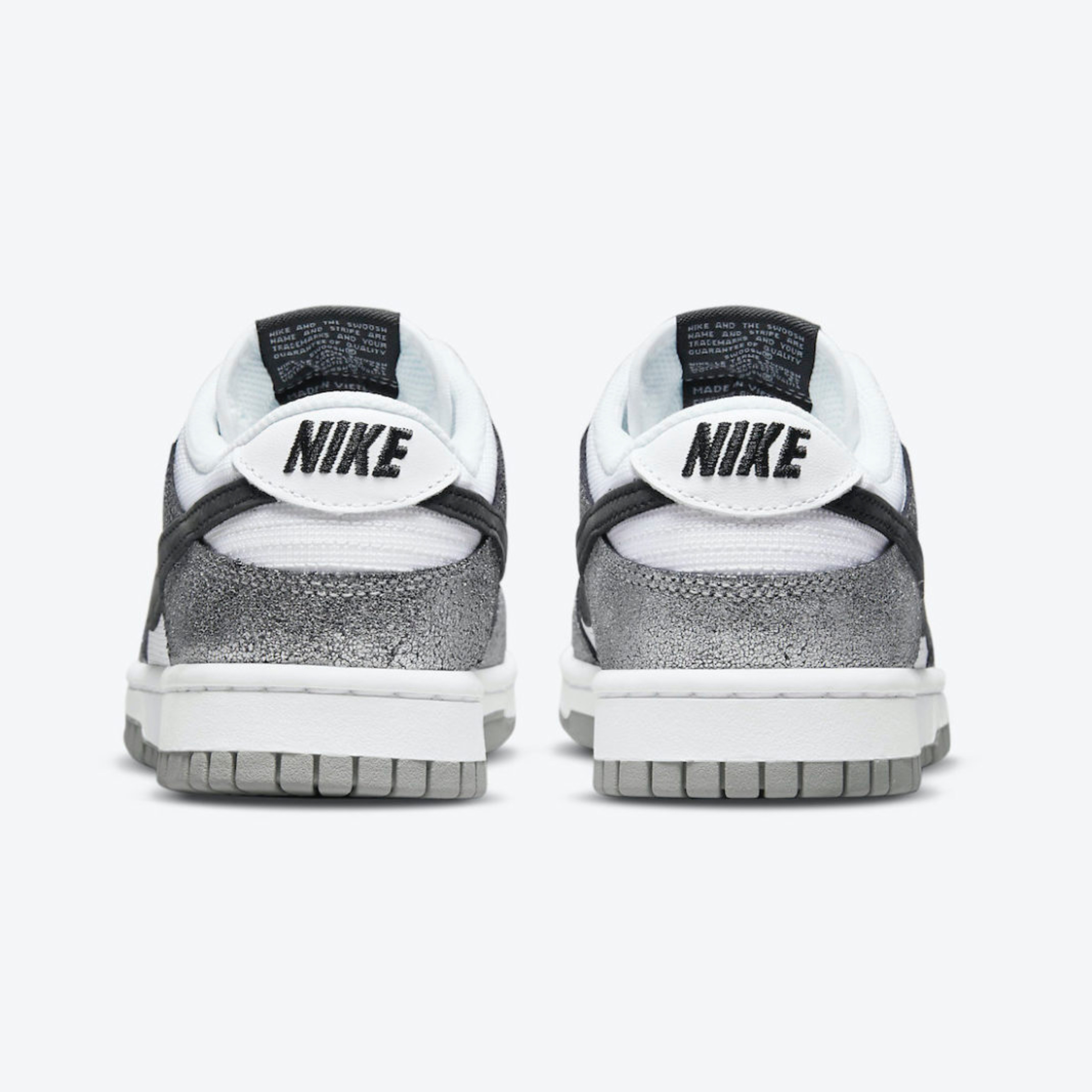 (W) Nike Dunk Low White Metallic Silver 착용 스타일 - 5