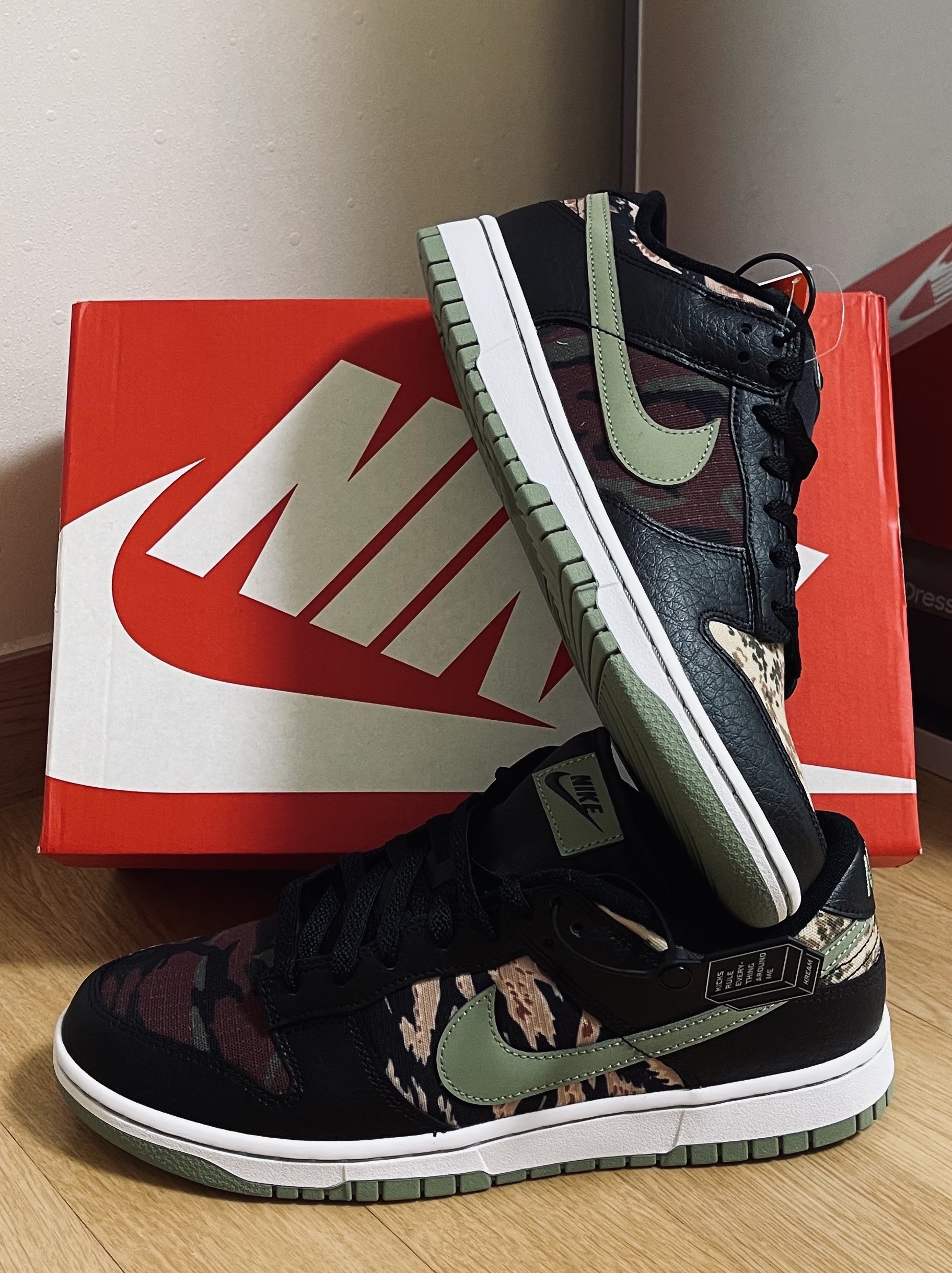 Nike Dunk Low SE Black Multi Camo 착용 스타일
