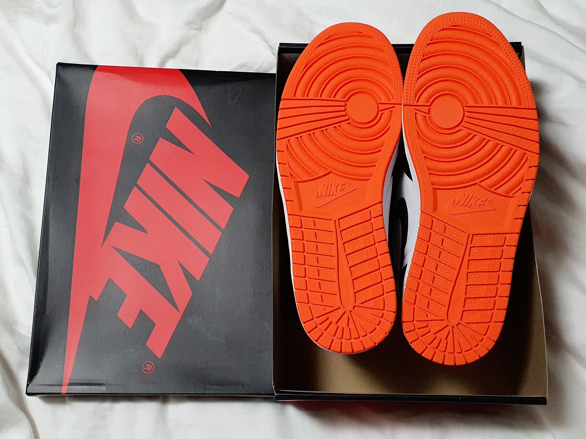 Jordan 1 Retro High OG Electro Orange 착용 스타일 - 4