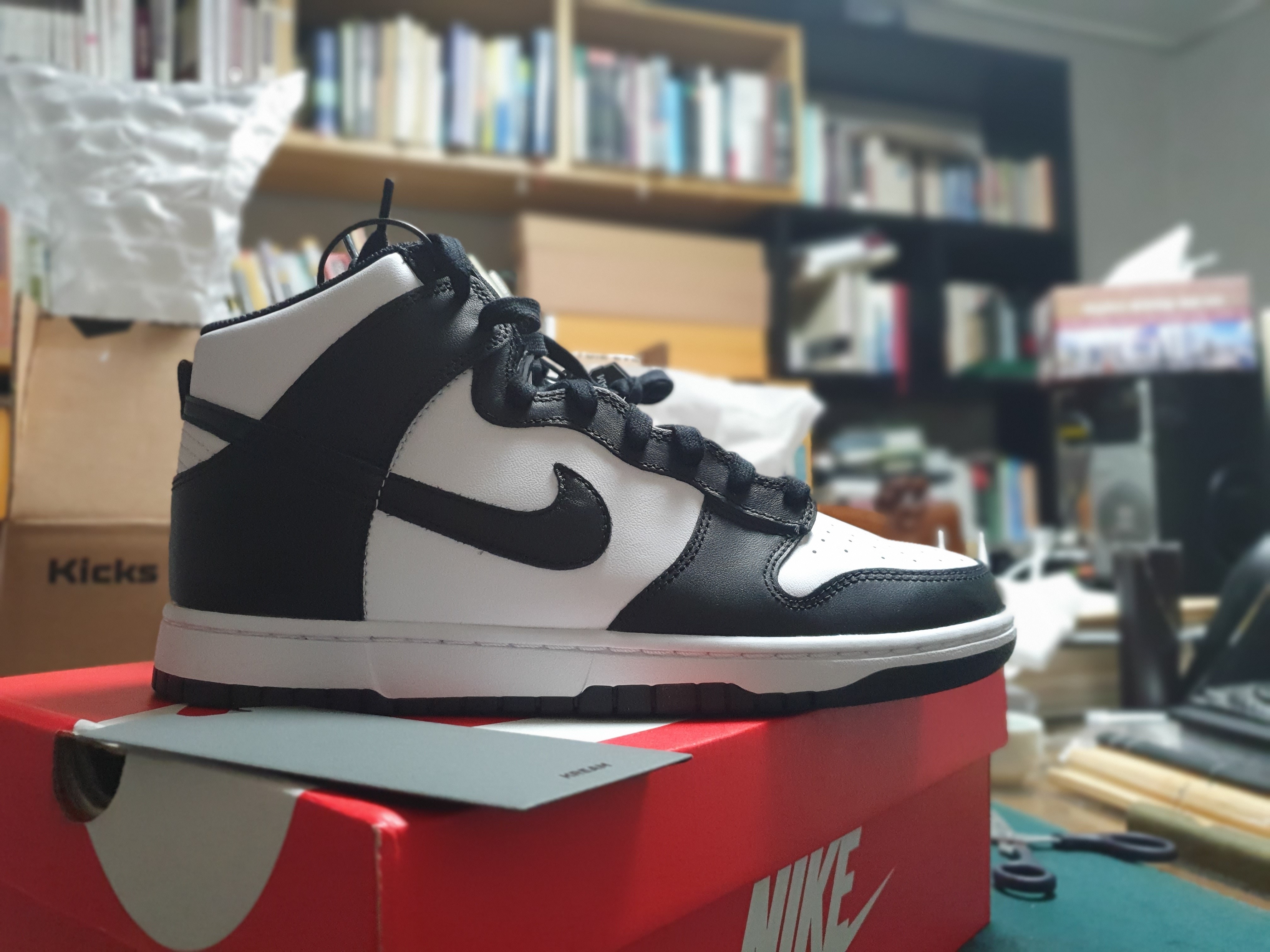 Nike Dunk High Retro Black and White 착용 스타일 - 2